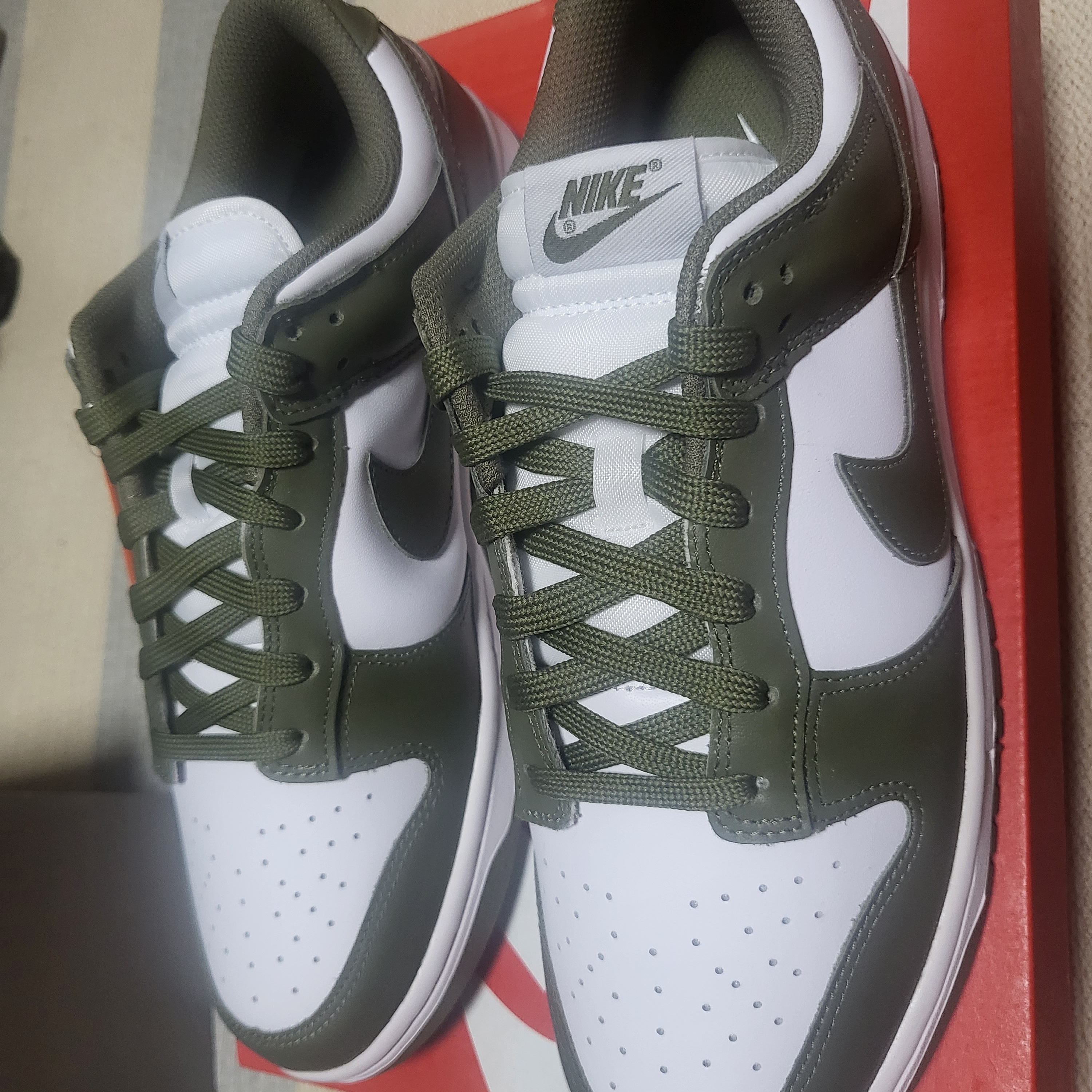 (W) Nike Dunk Low Medium Olive 착용 스타일 - 3