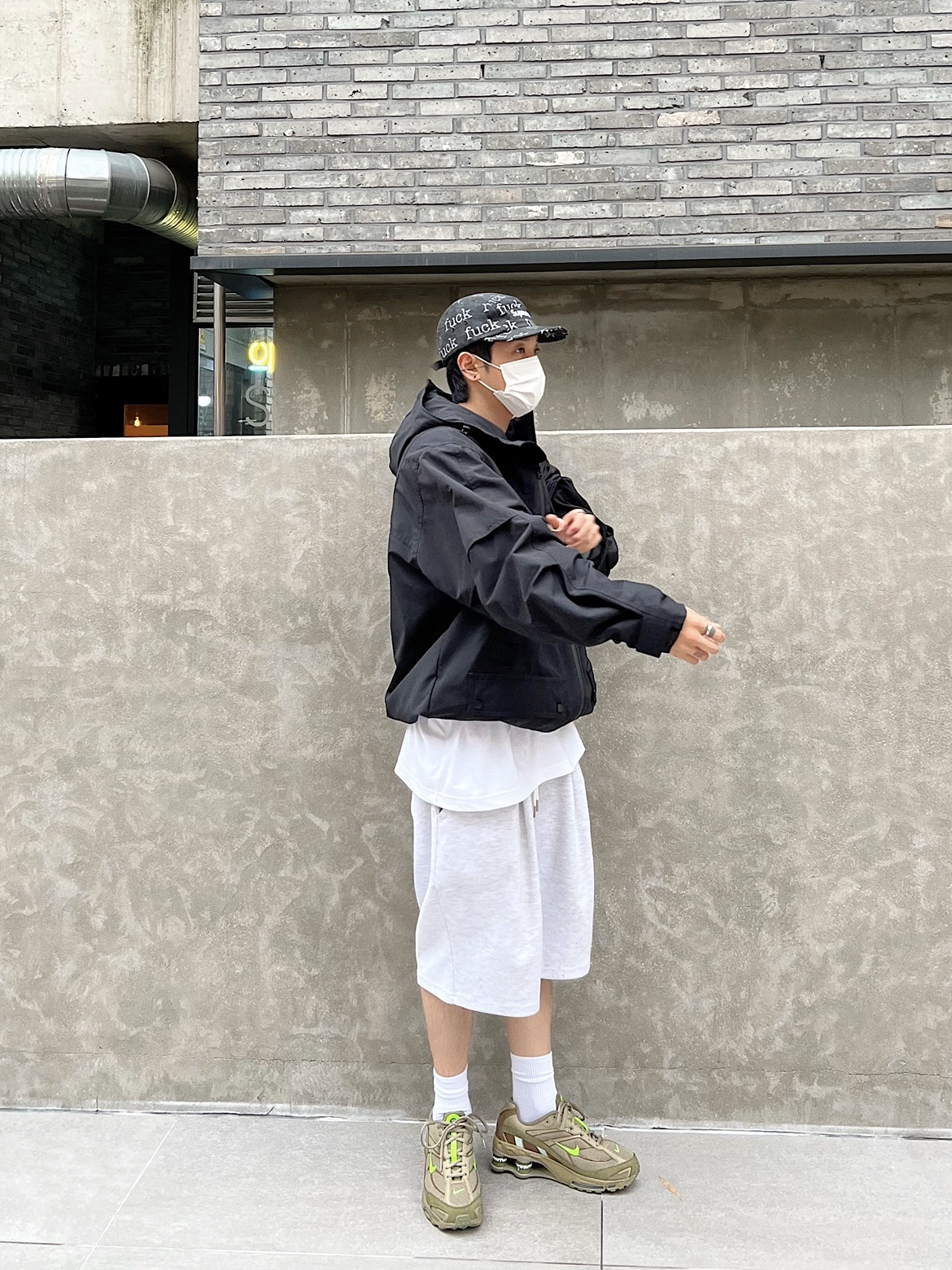 Nike x Supreme Shox Ride 2 SP Neutral Olive, Supreme Washed Chino Twill Camp Cap Black 착용 스타일 - 4