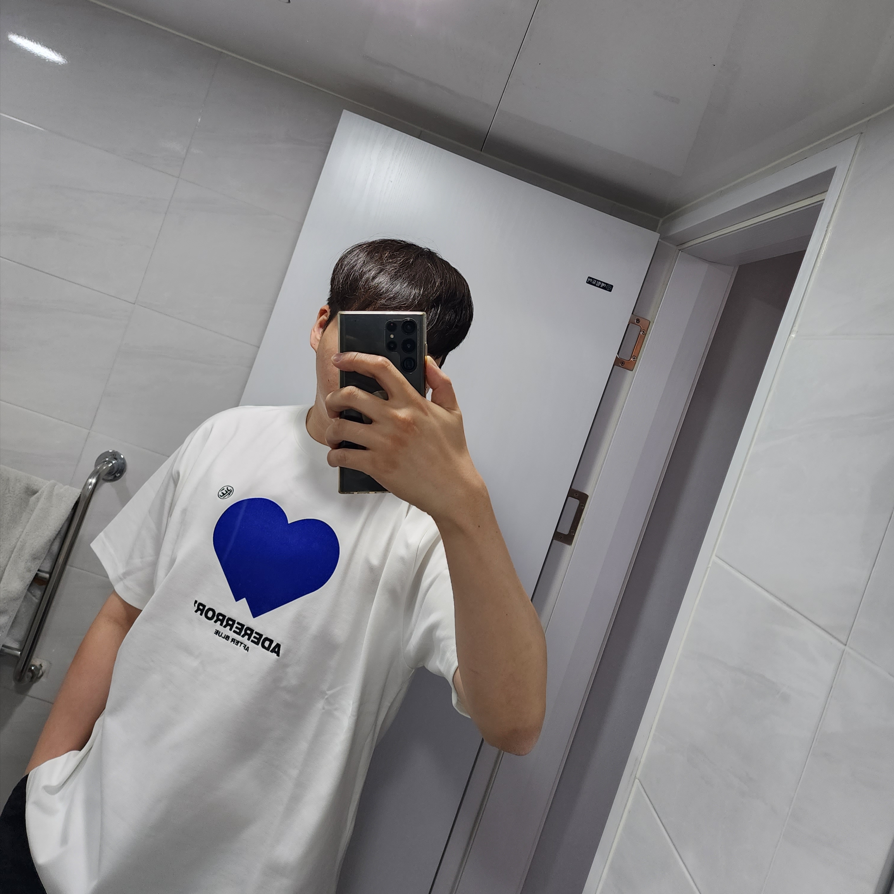 Ader Error Twin Heart Logo T-Shirt White 착용 스타일