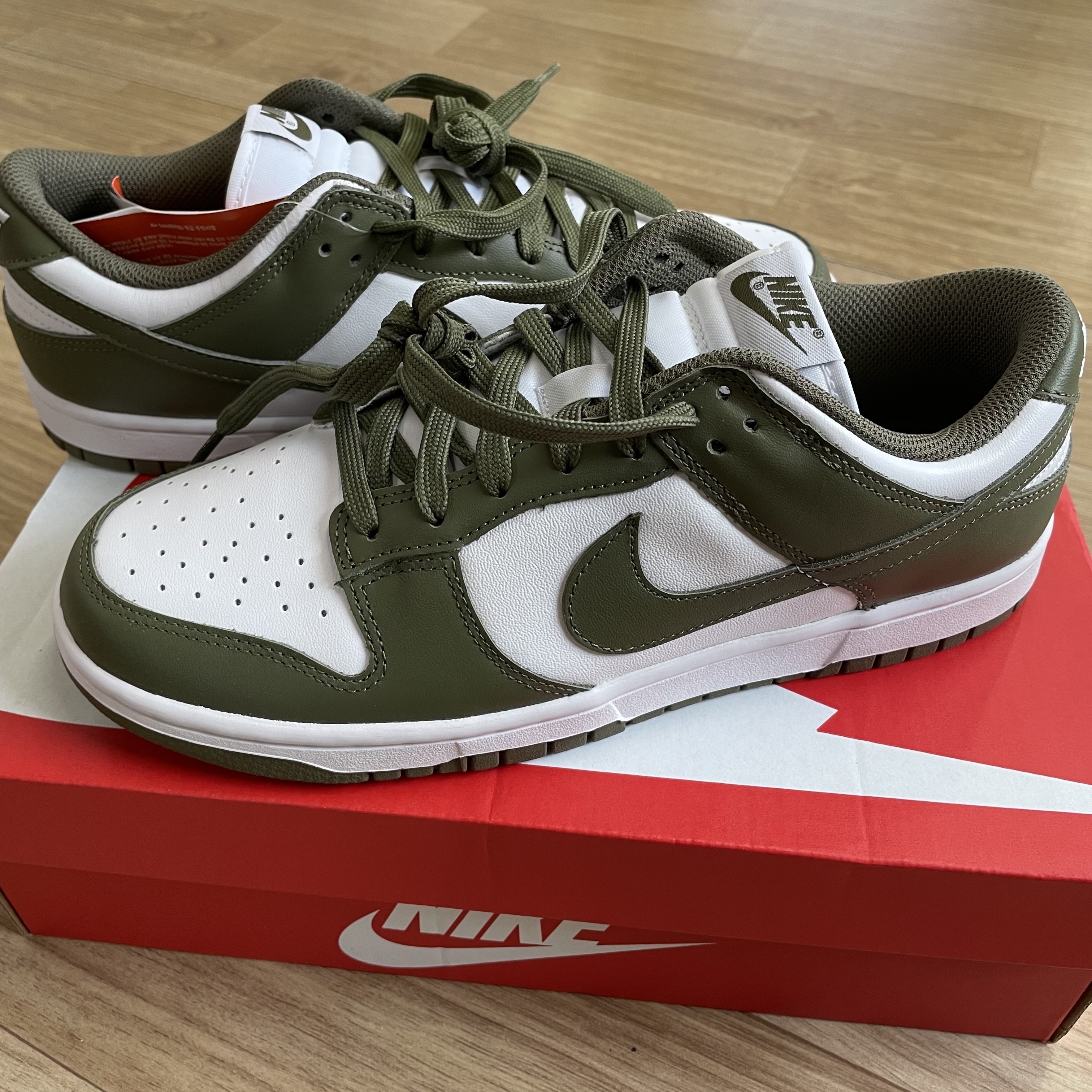 (W) Nike Dunk Low Medium Olive 착용 스타일