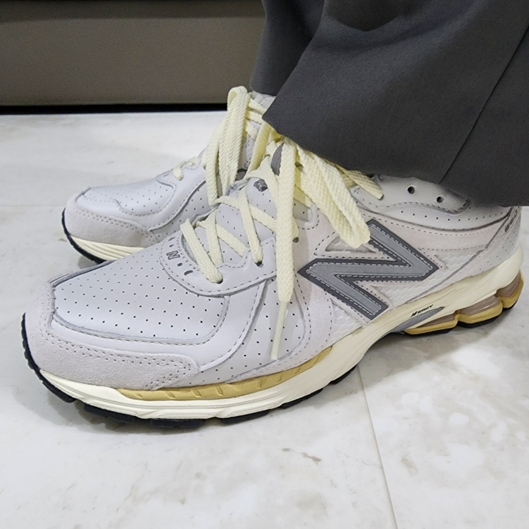 New Balance x Thisisneverthat 860v2 White 착용 스타일