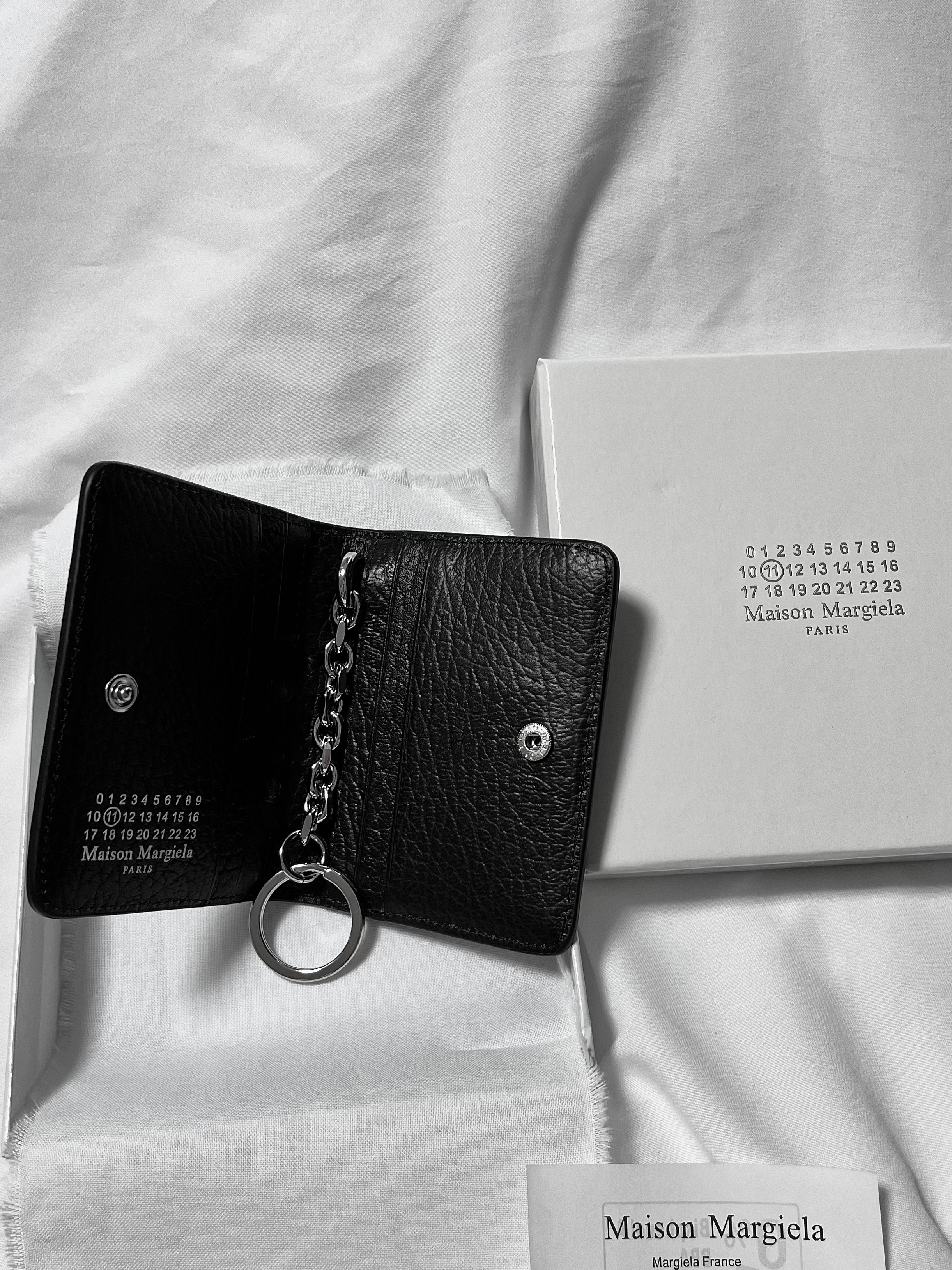 Maison Margiela Keyring Wallet Black 착용 스타일 - 1