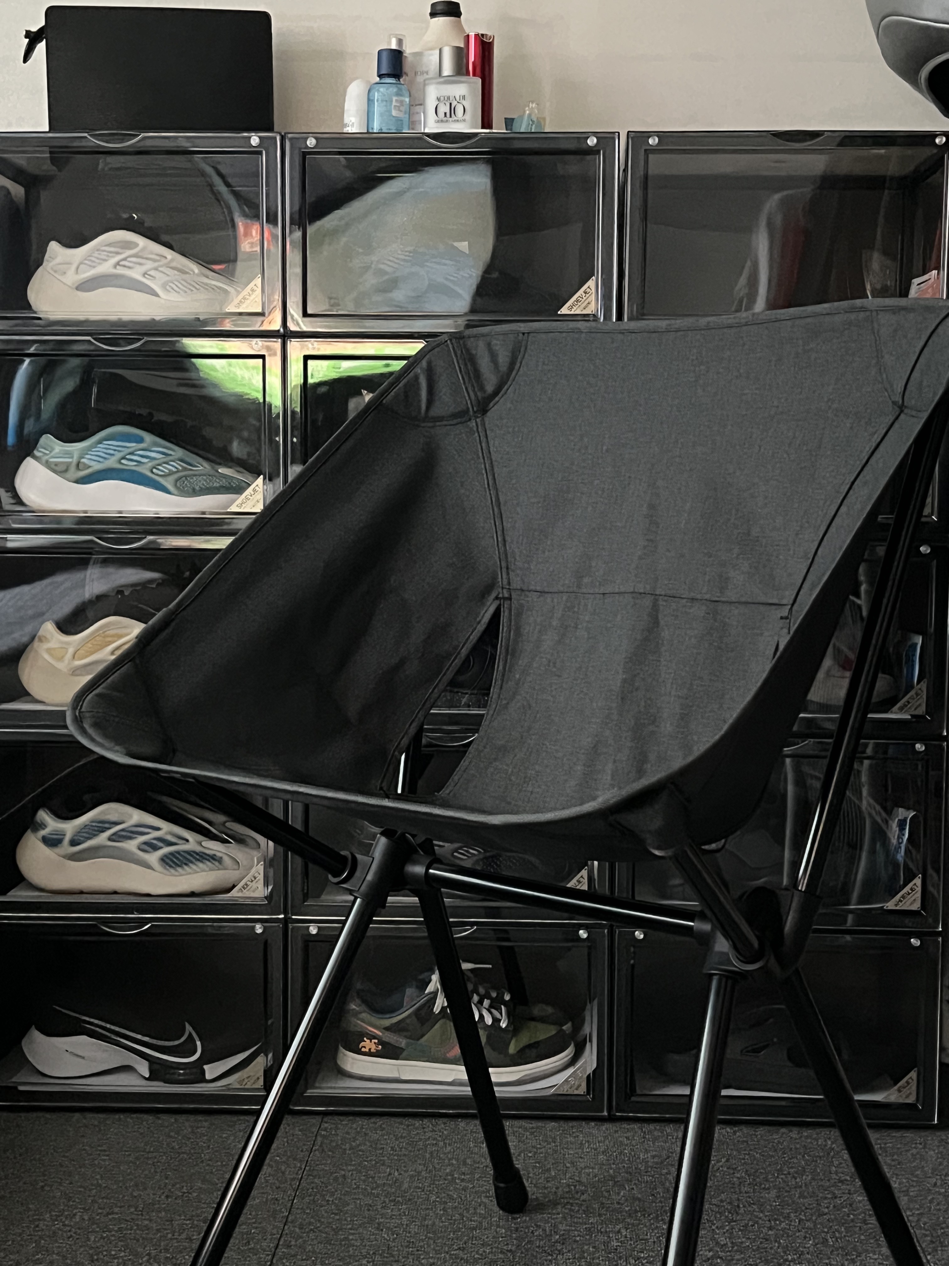 Helinox Cafe Chair Home Black 착용 스타일