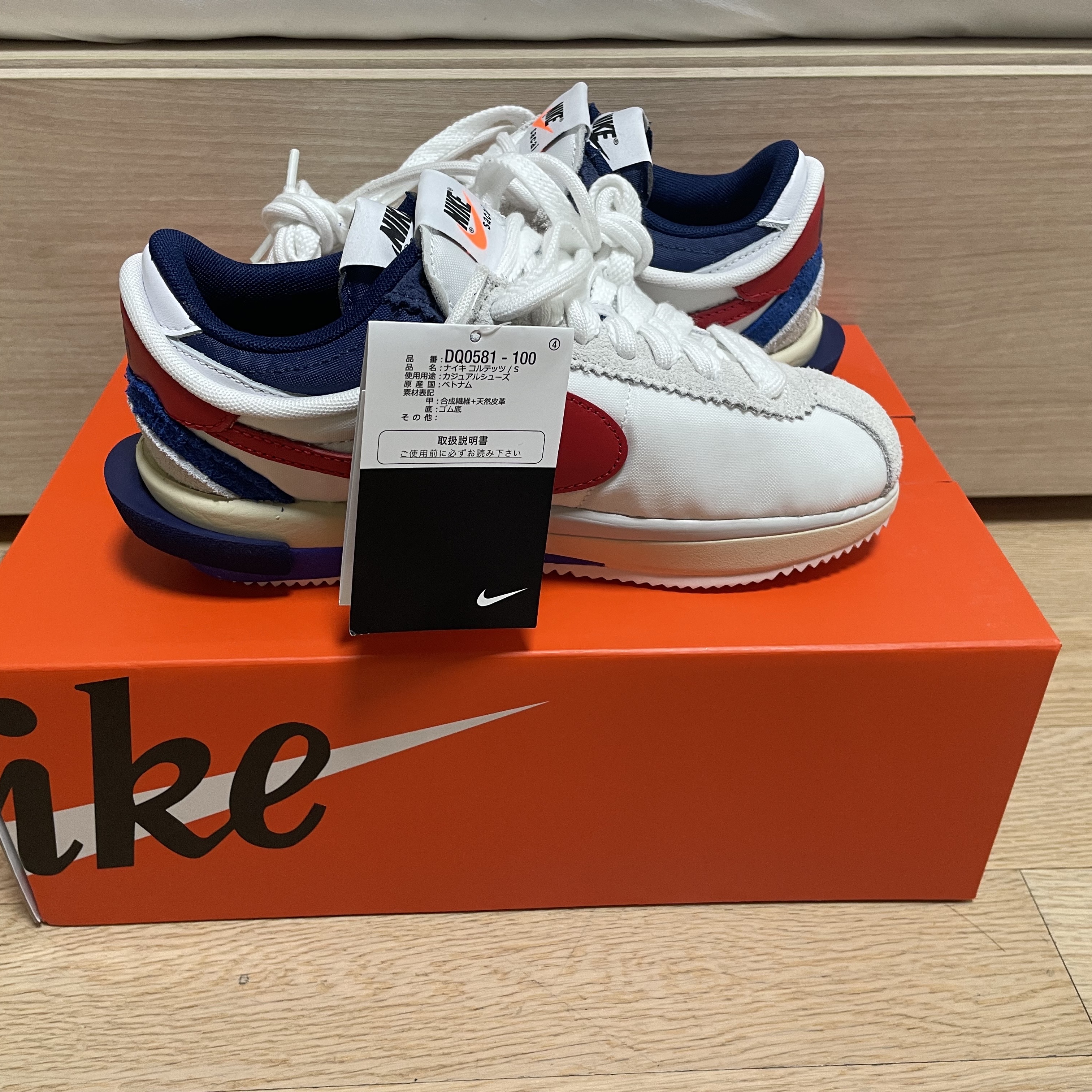 Nike x Sacai Zoom Cortez SP White and University Red 착용 스타일 - 2
