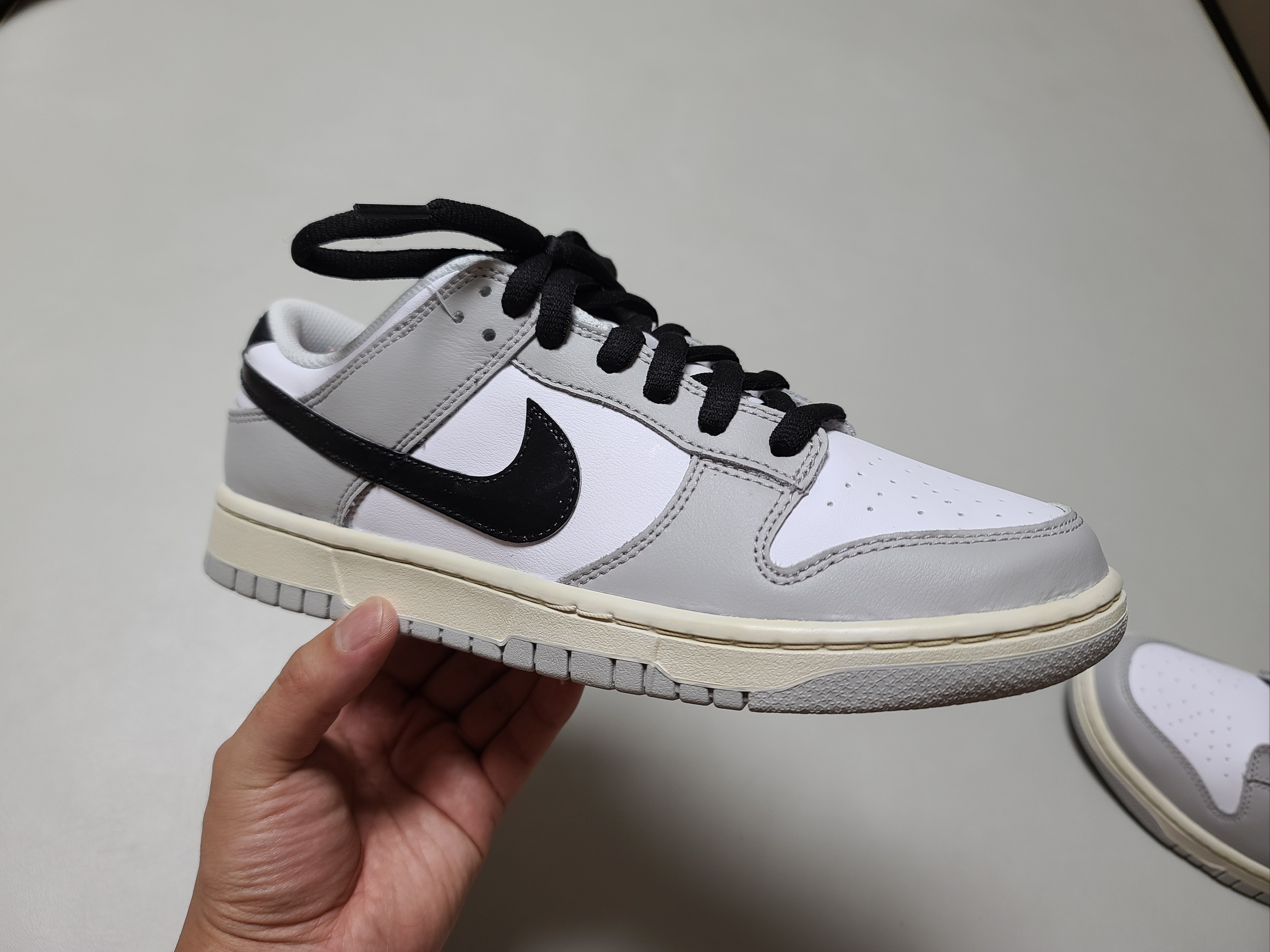 Nike Dunk Low Retro SE Jackpot Grey Fog 착용 스타일 - 3