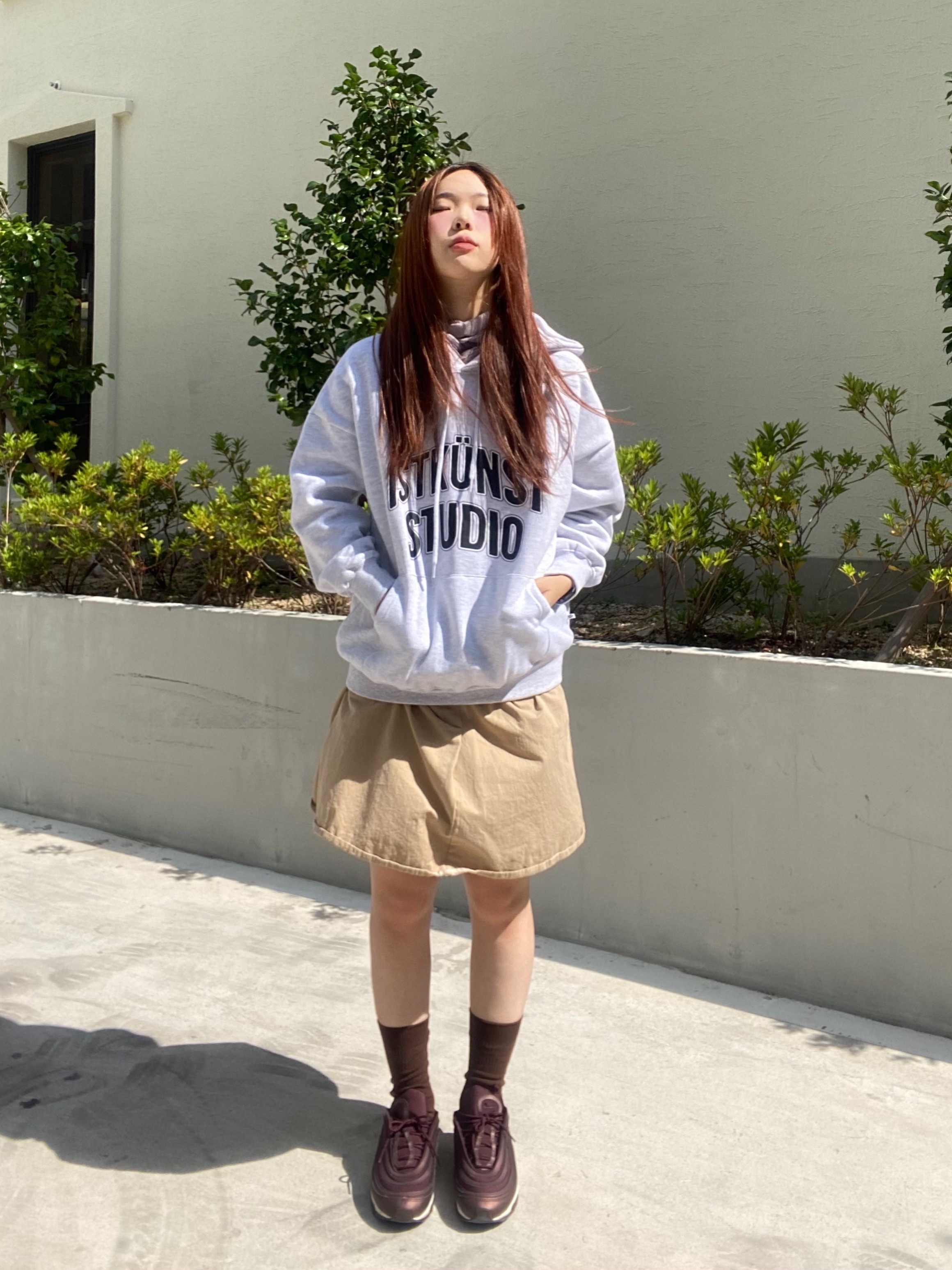 (W) Nike Air Max 97 SE Coffee 착용 스타일 - 1