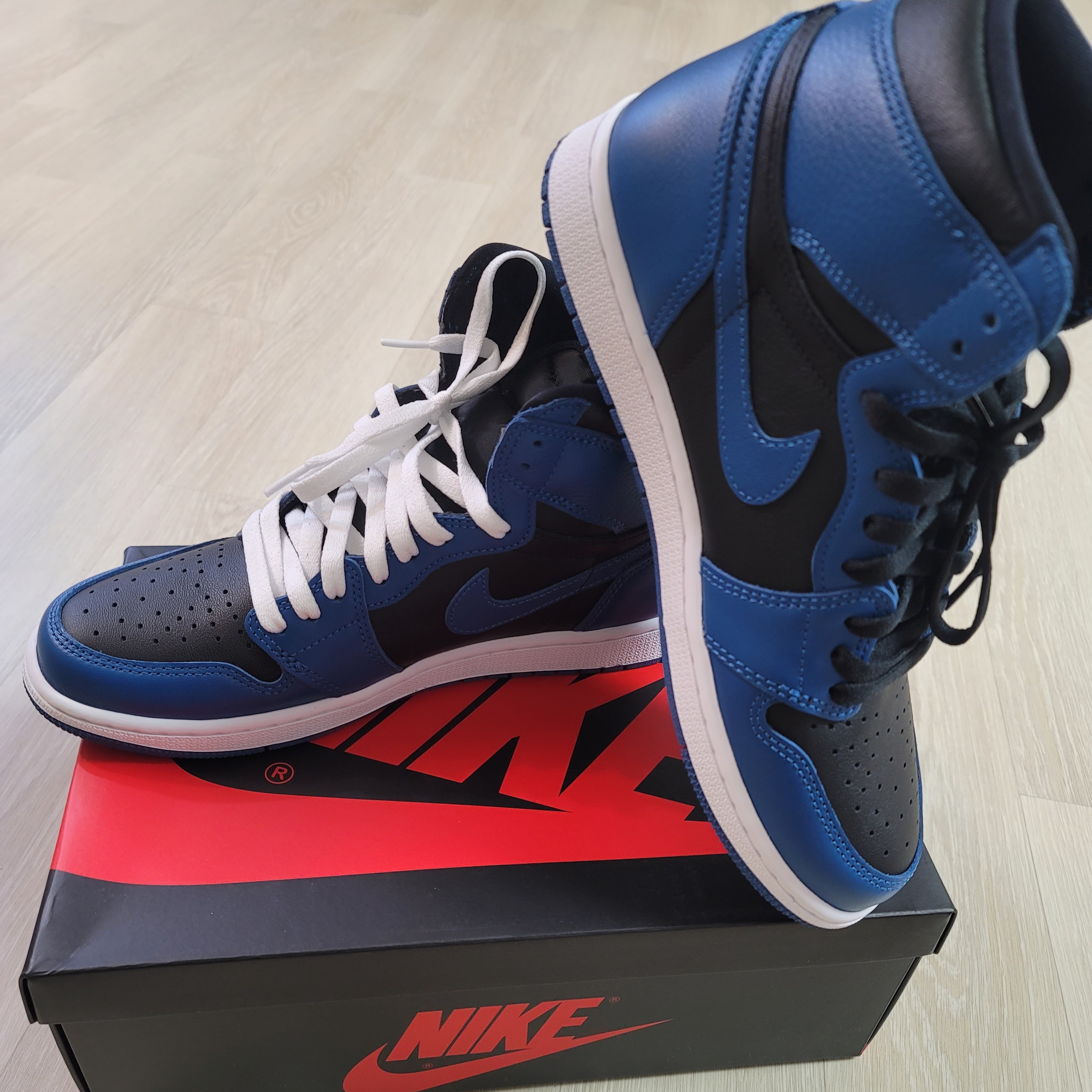 Jordan 1 Retro High OG Dark Marina Blue 착용 스타일 - 1