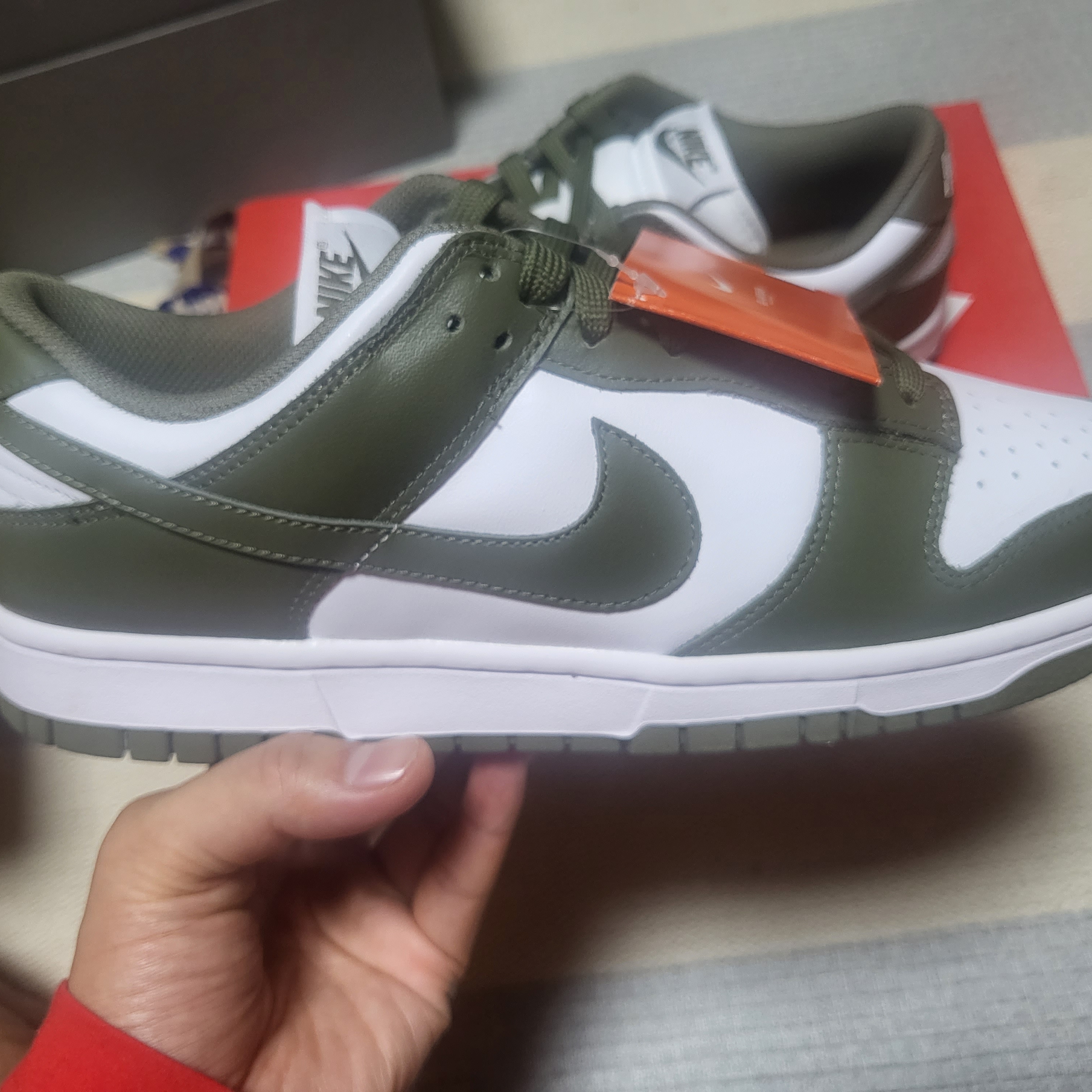 (W) Nike Dunk Low Medium Olive 착용 스타일 - 1