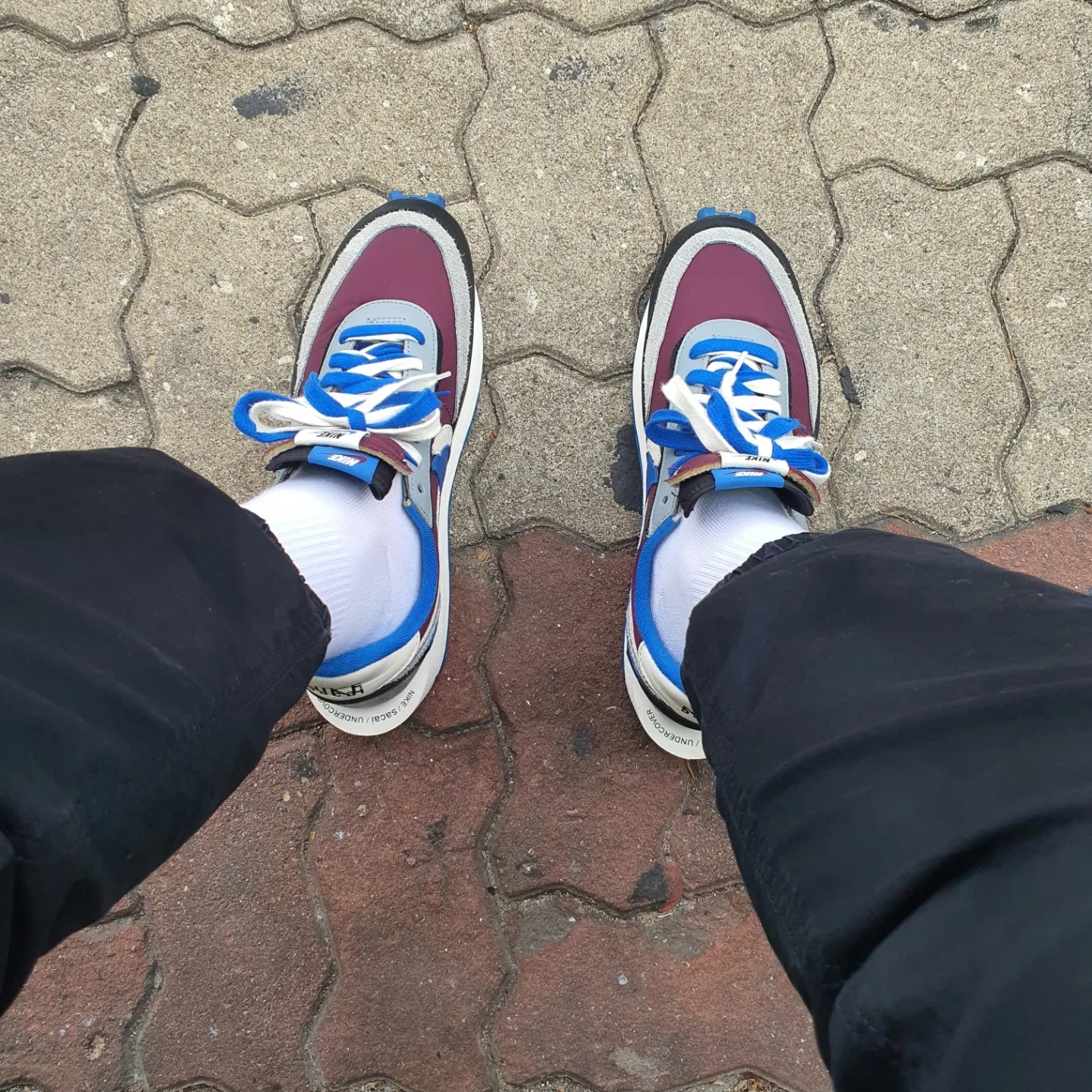 Nike x Sacai x Undercover LDWaffle Night Maroon Team Royal 착용 스타일 - 2