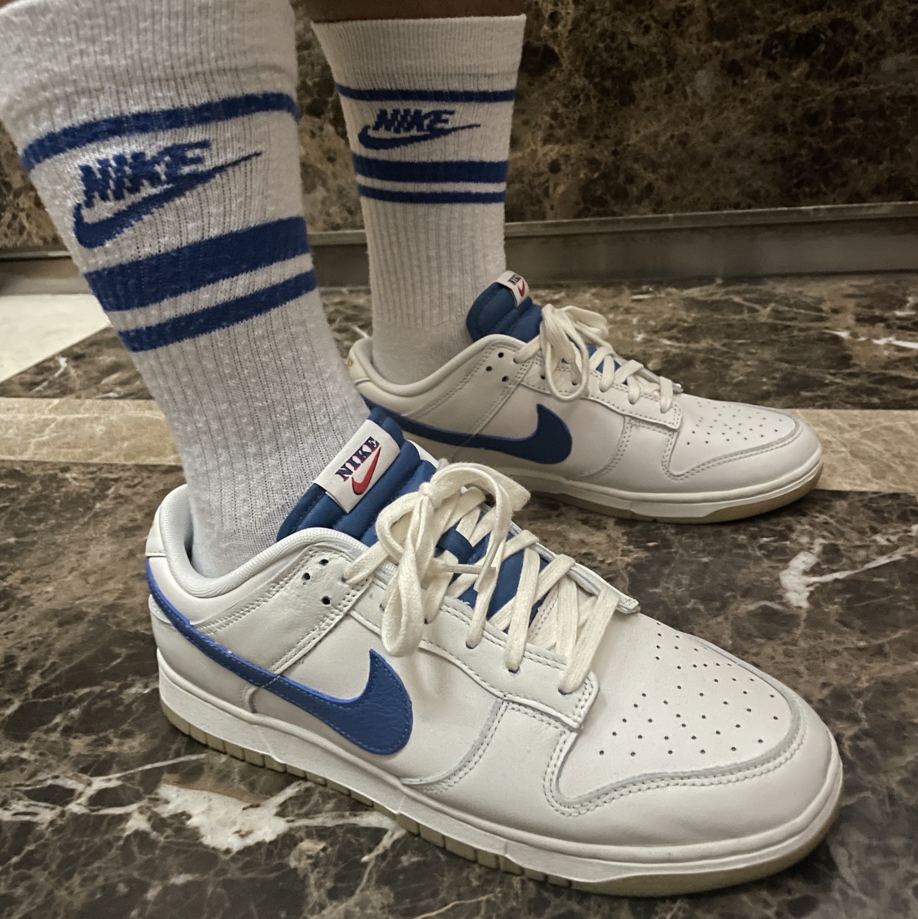 Nike Dunk Low SE Sail Dark Marina Blue 착용 스타일 - 3