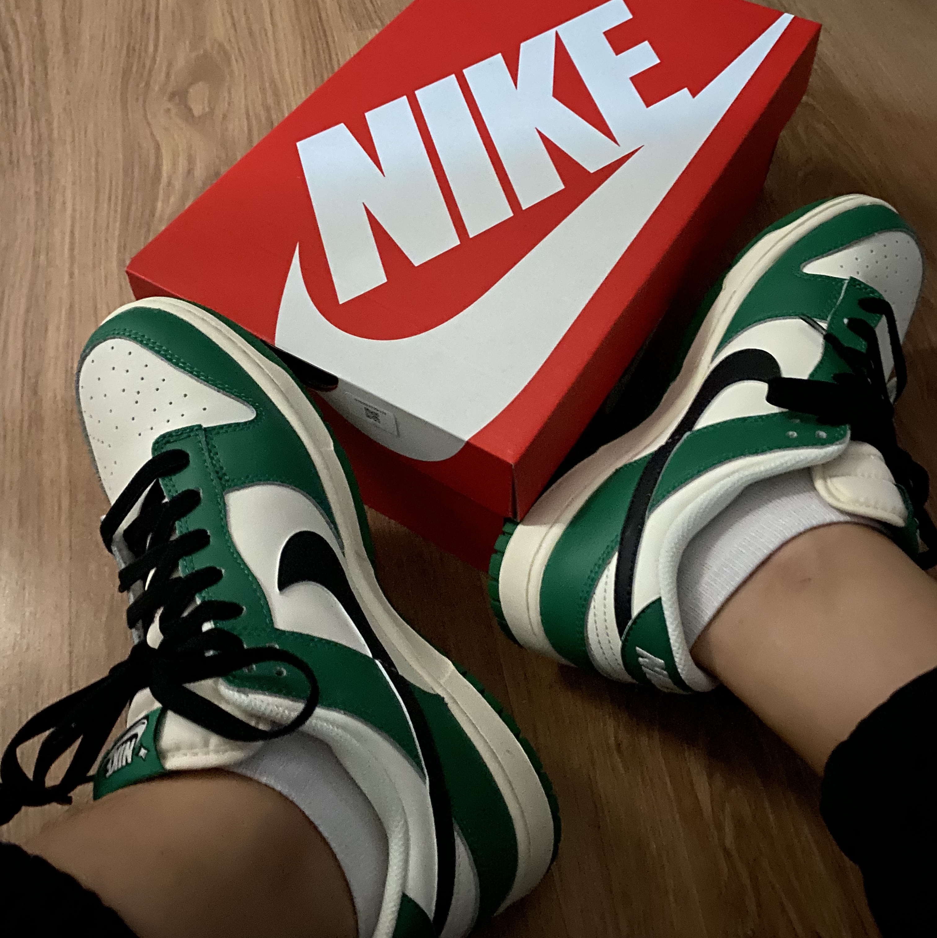 Nike Dunk Low Retro SE Jackpot Malachite 착용 스타일