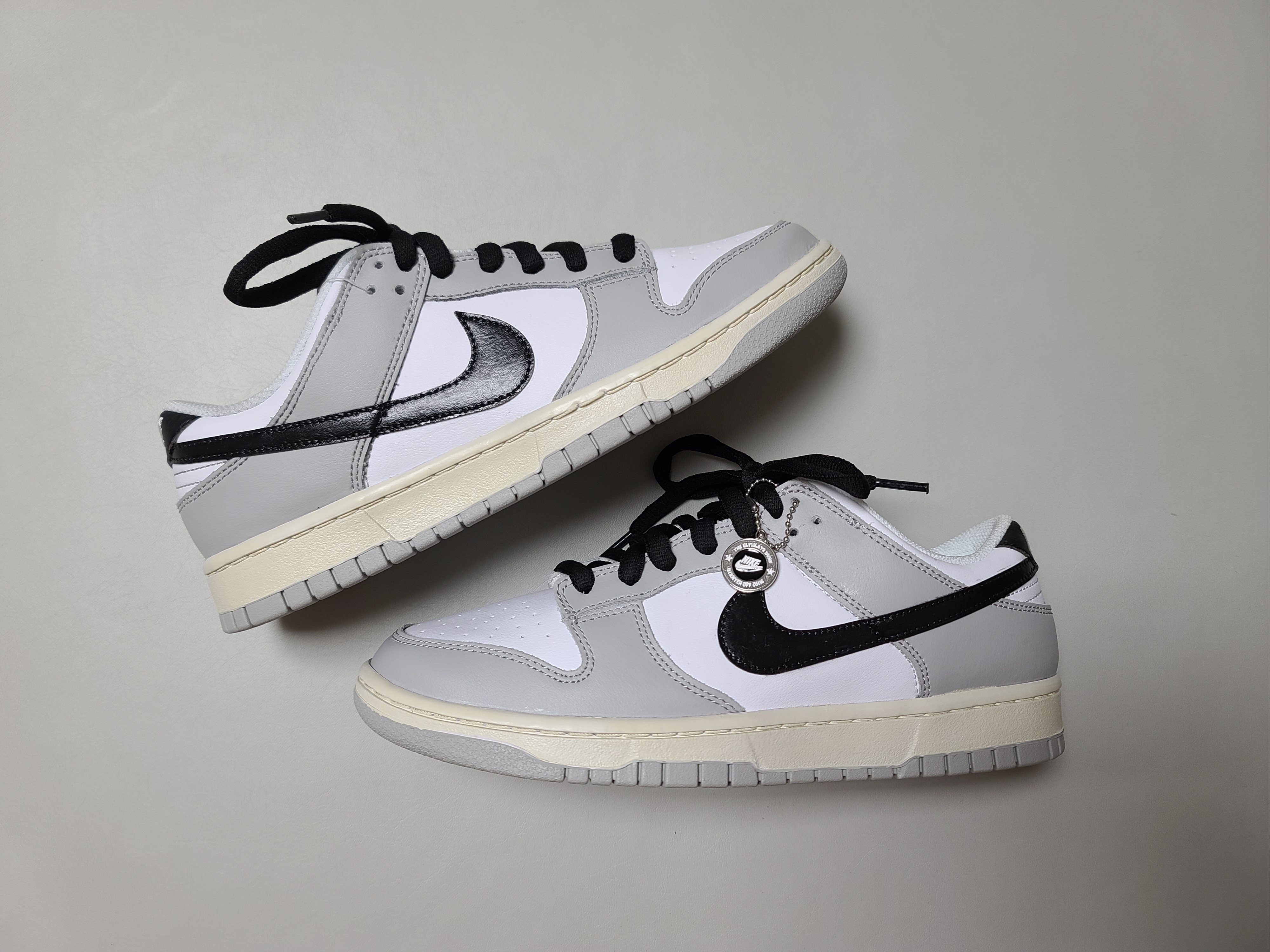 Nike Dunk Low Retro SE Jackpot Grey Fog 착용 스타일 - 1