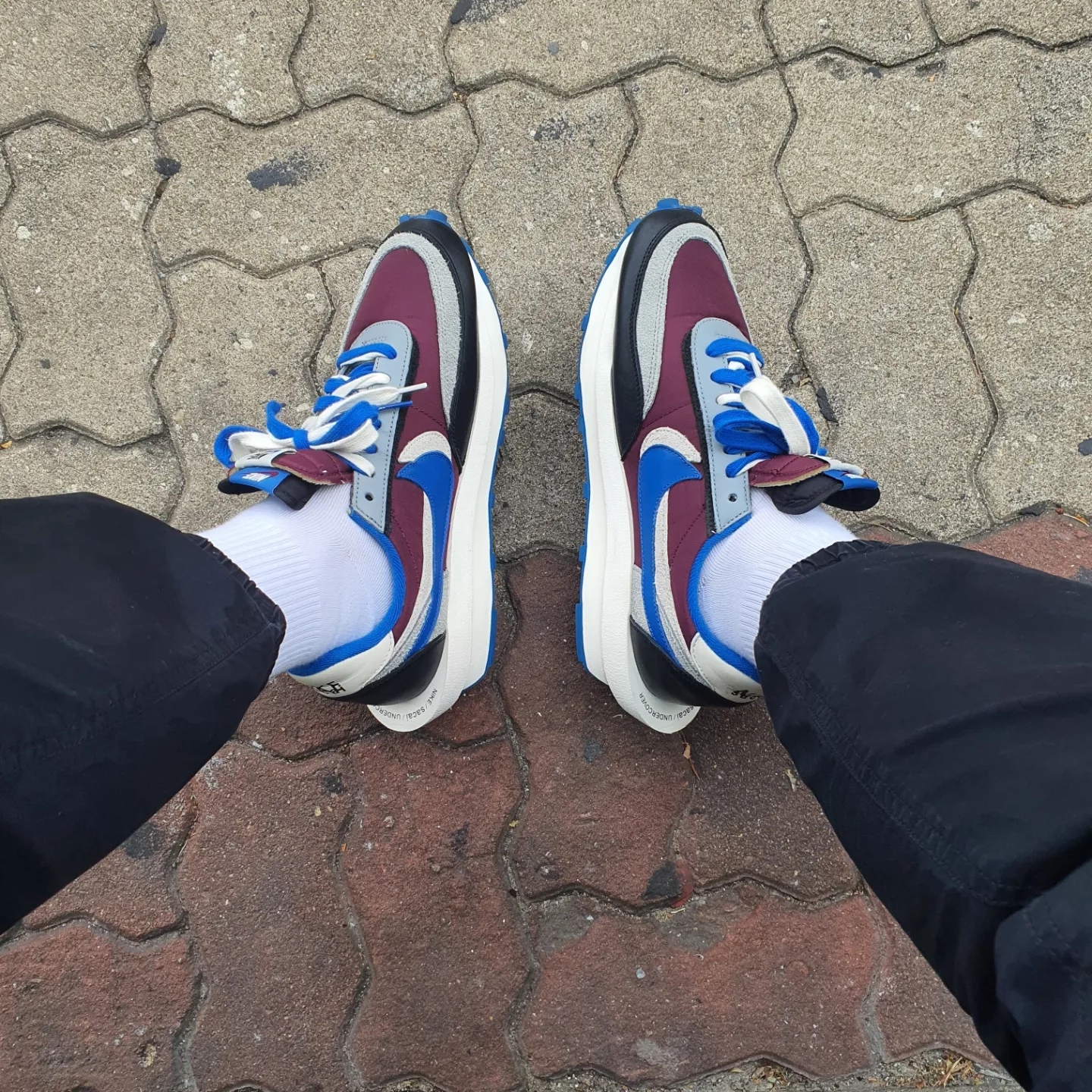 Nike x Sacai x Undercover LDWaffle Night Maroon Team Royal 착용 스타일 - 1