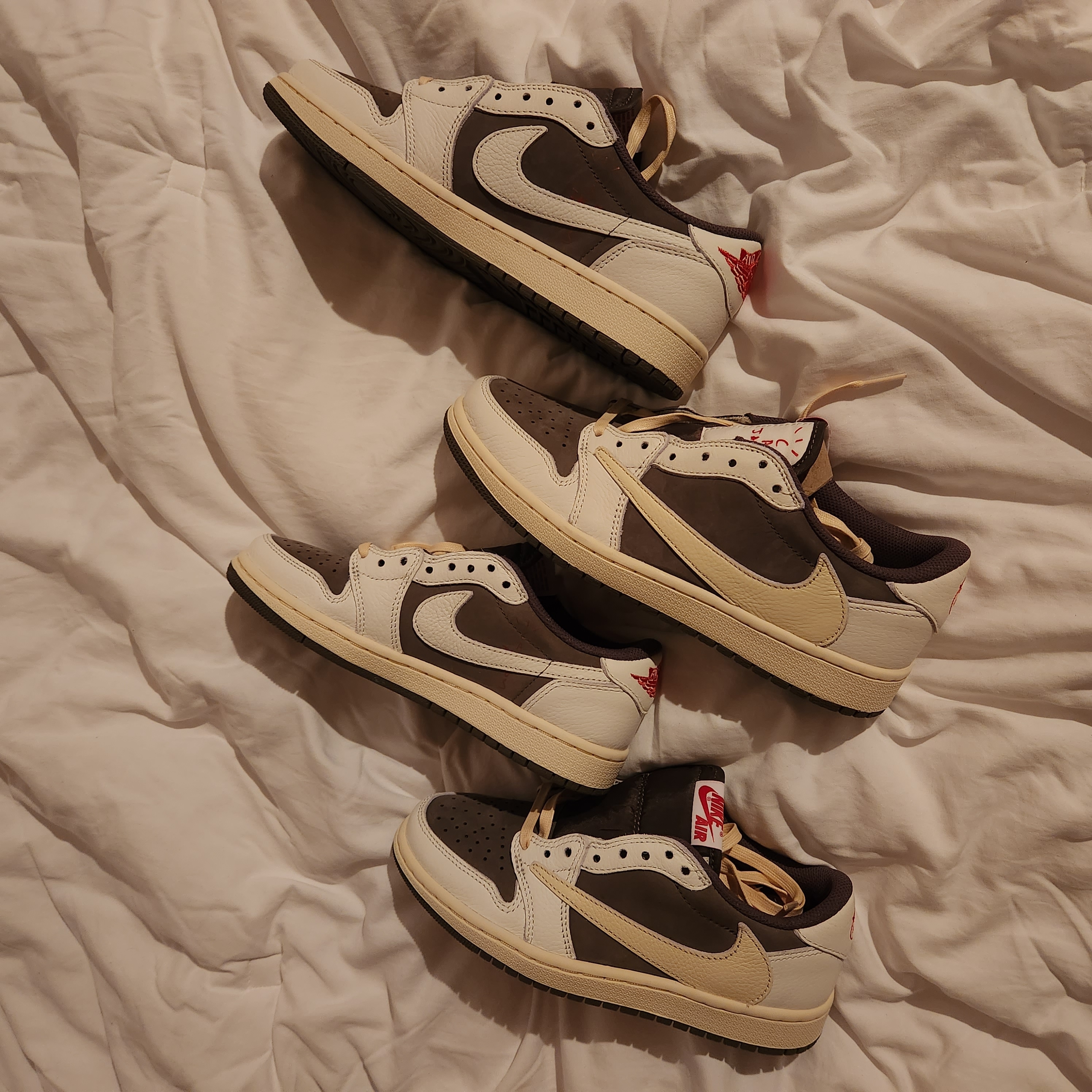 Jordan 1 x Travis Scott Retro Low OG SP Sail and Ridgerock 착용 스타일 - 1