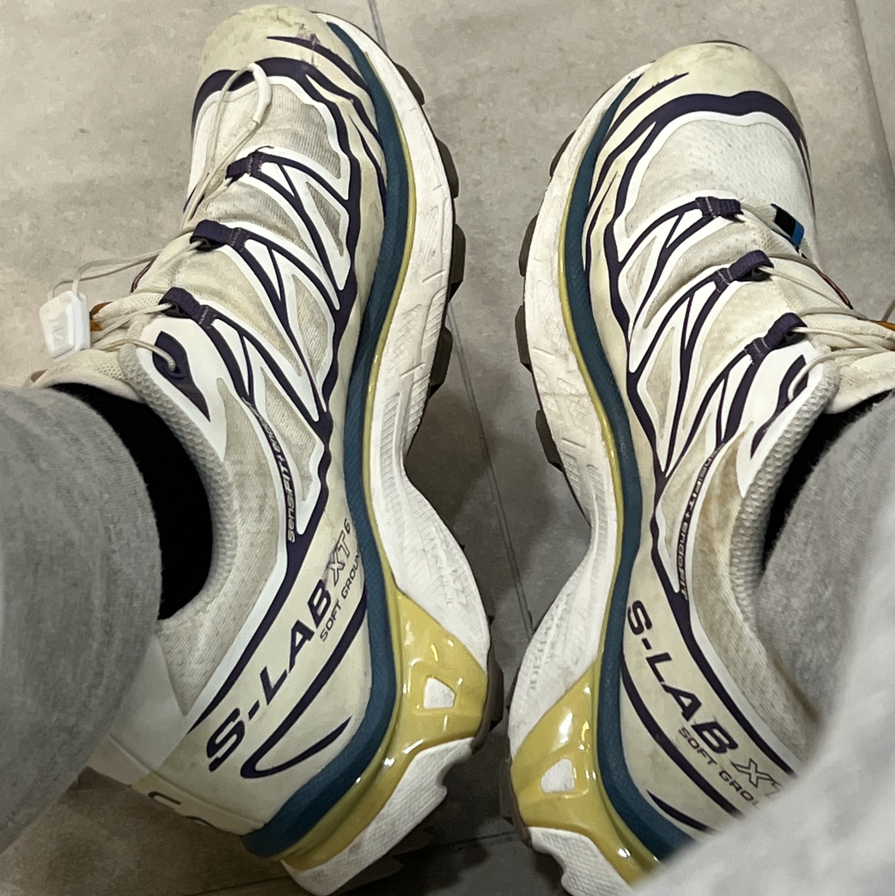 Salomon XT-6 Vanilla Ice Grape 착용 스타일 - 2