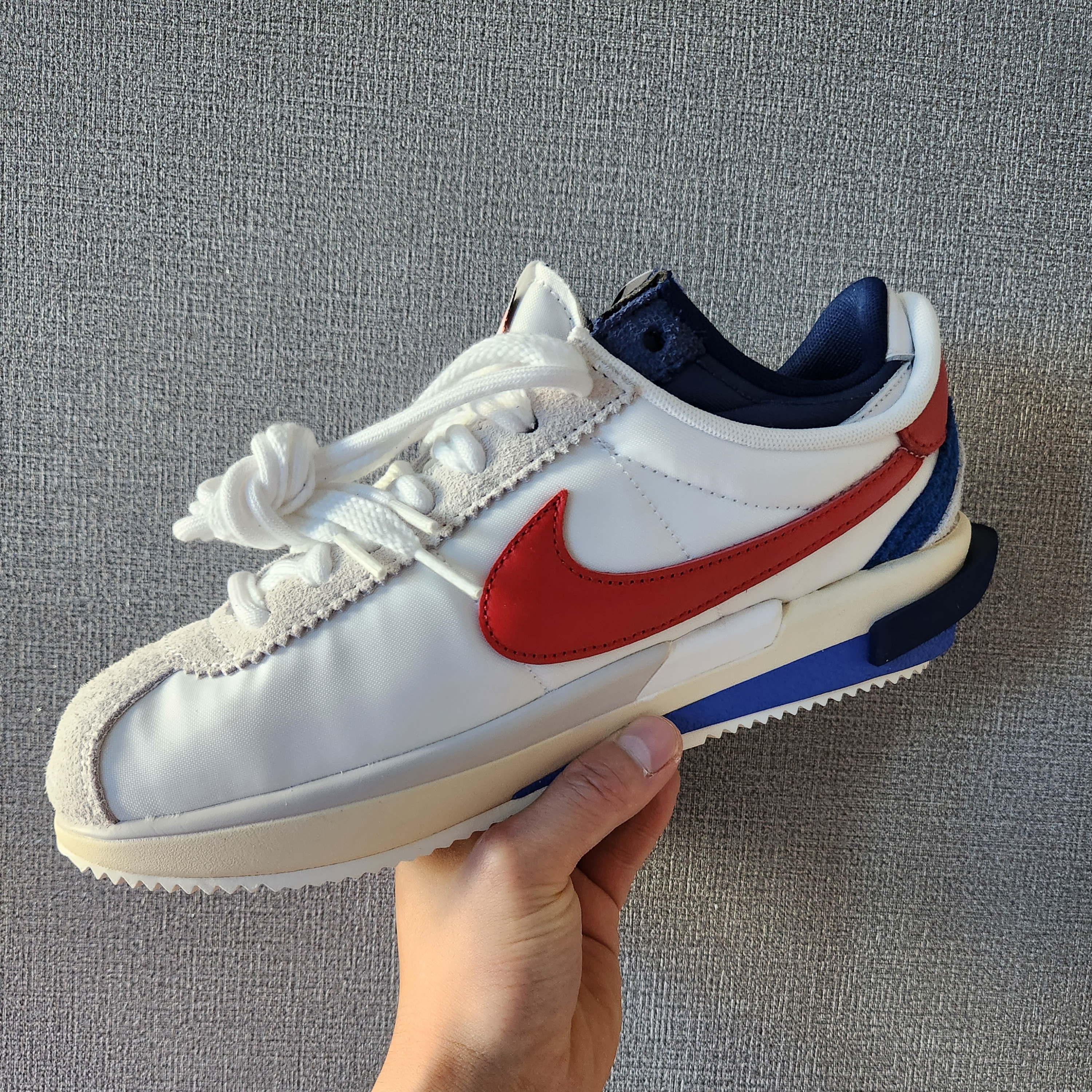 Nike x Sacai Zoom Cortez SP White and University Red 착용 스타일