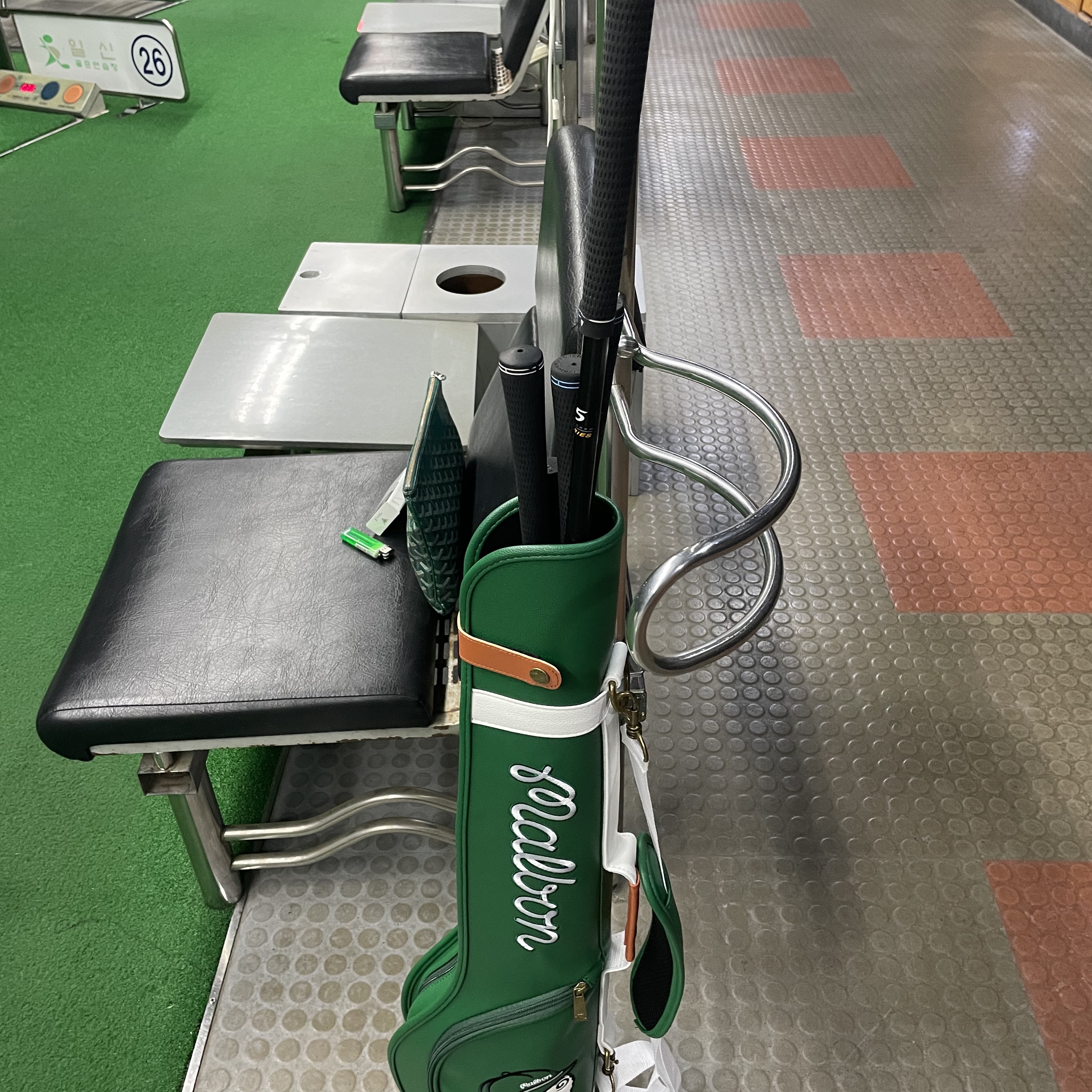 Malbon Golf M Bucket Classic Half Bag Green, Jordan 1 Low Golf Chicago 착용 스타일