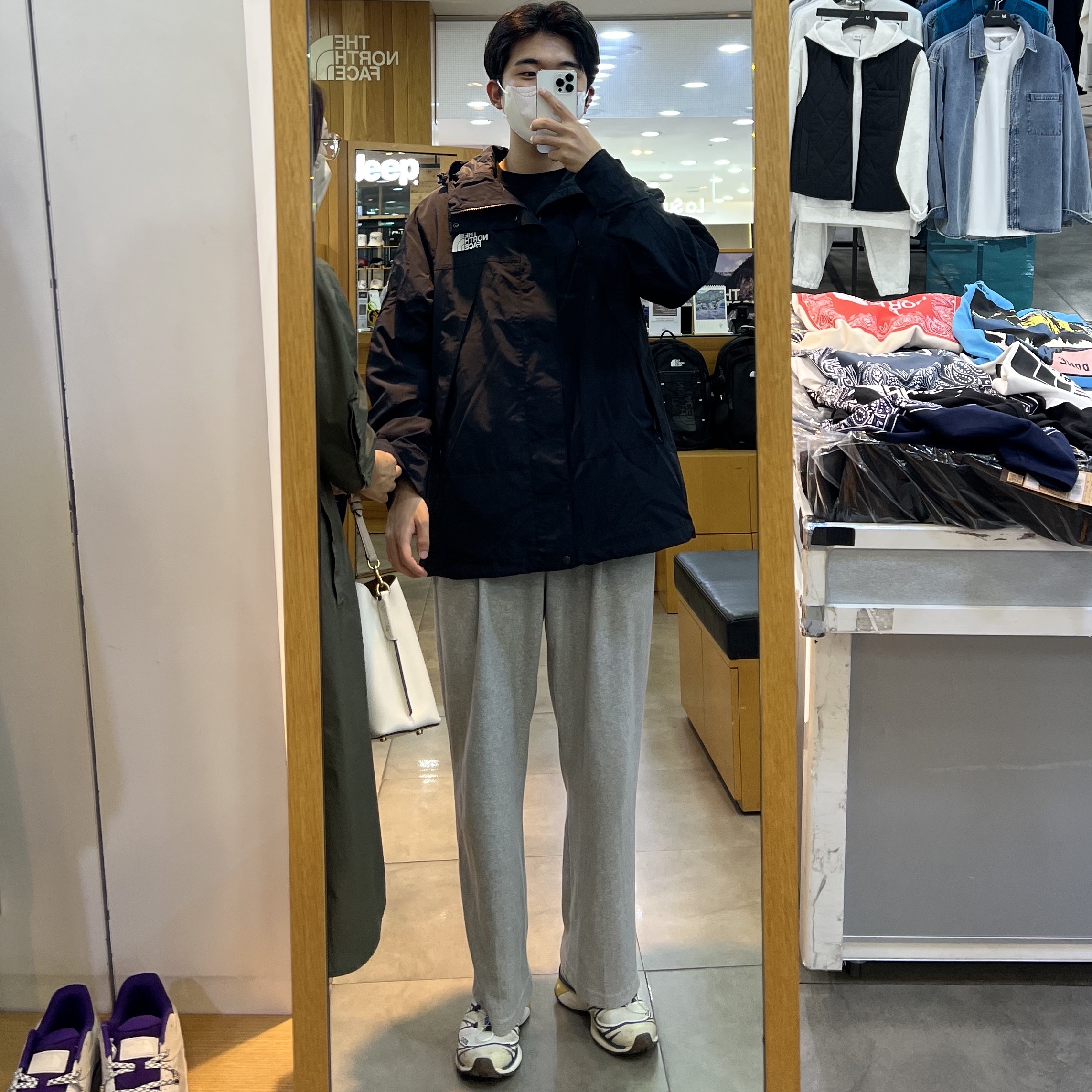 Salomon XT-6 Vanilla Ice Grape 착용 스타일 - 1