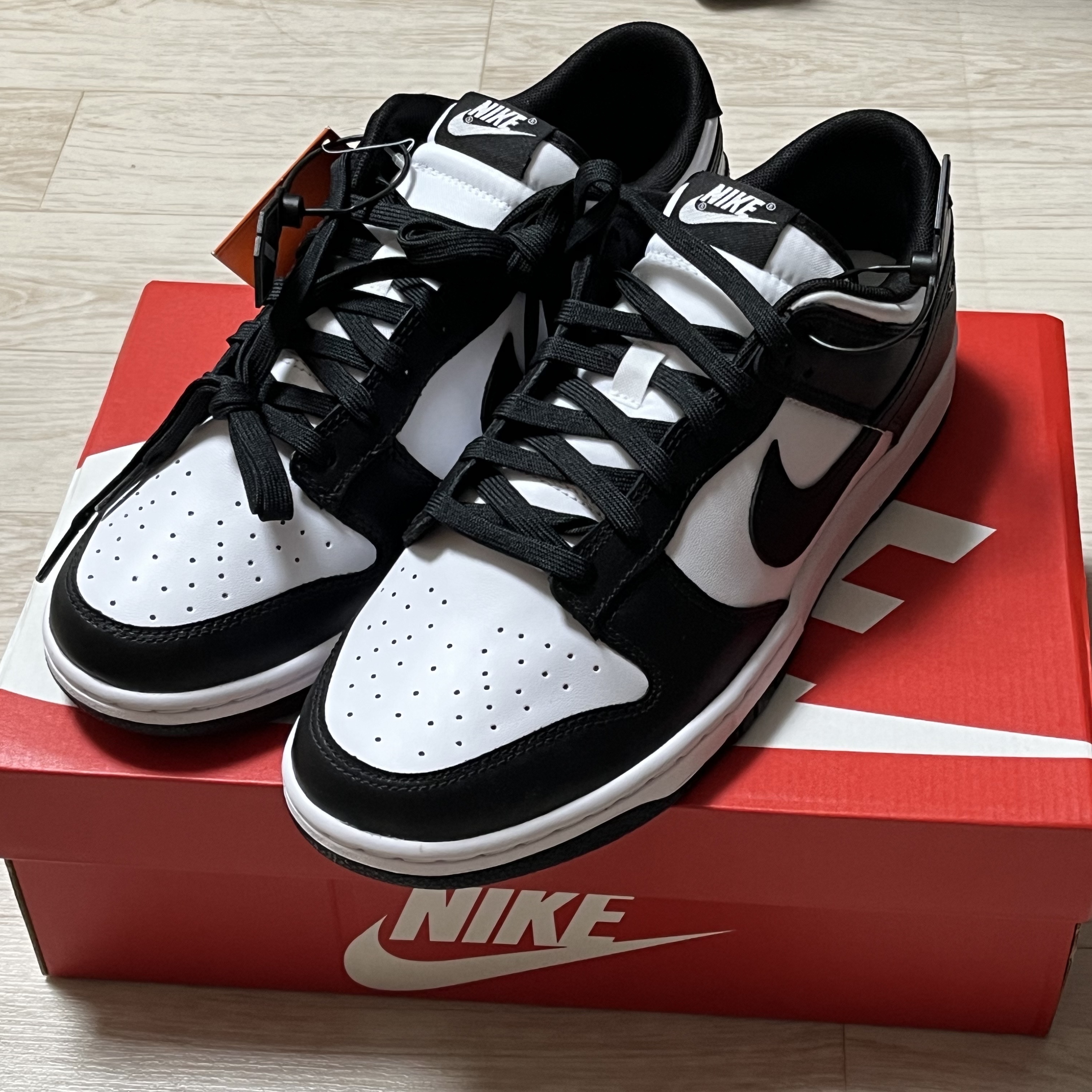 Nike Dunk Low Retro Black 착용 스타일 - 2