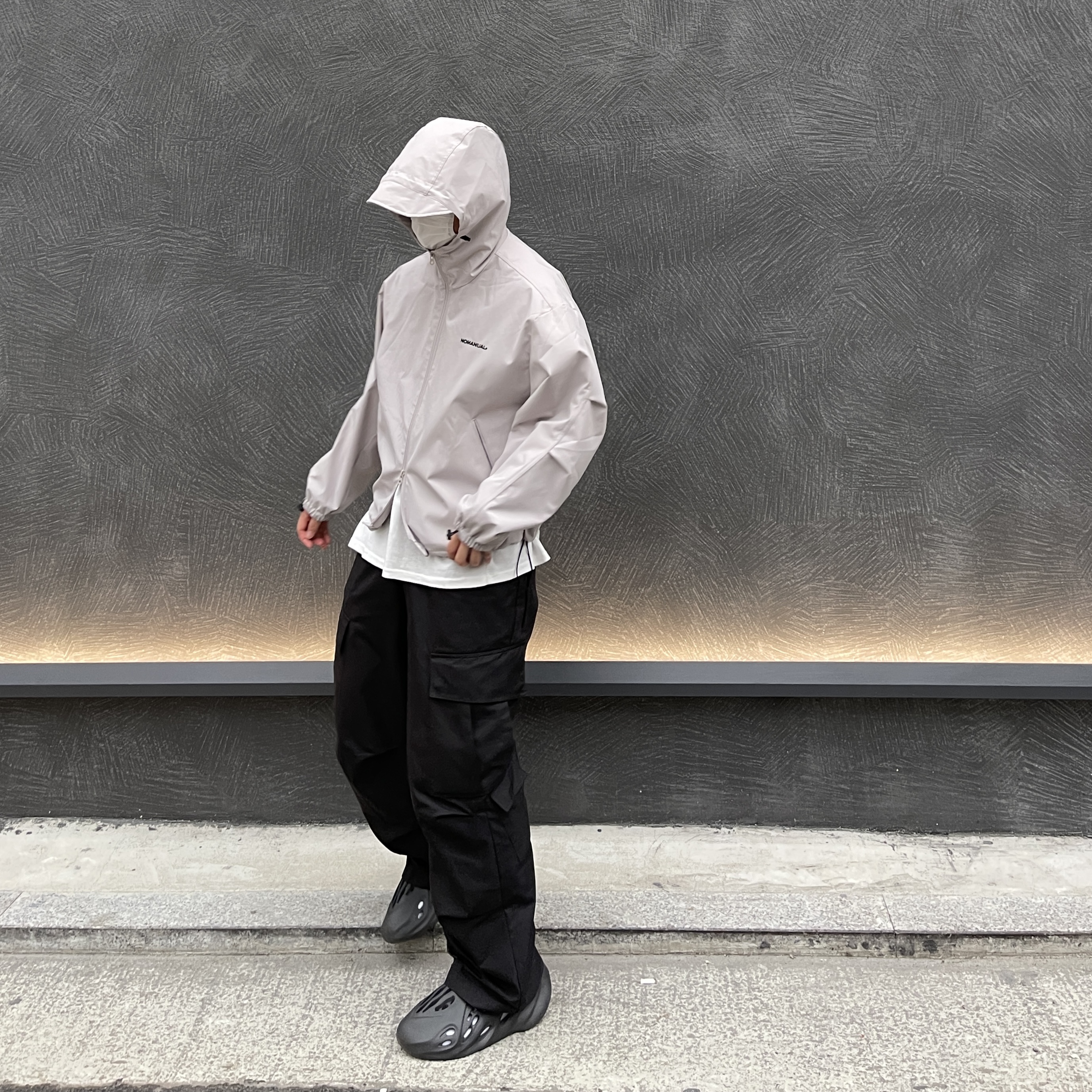 Adidas Yeezy Foam RNNR Onyx 착용 스타일 - 1