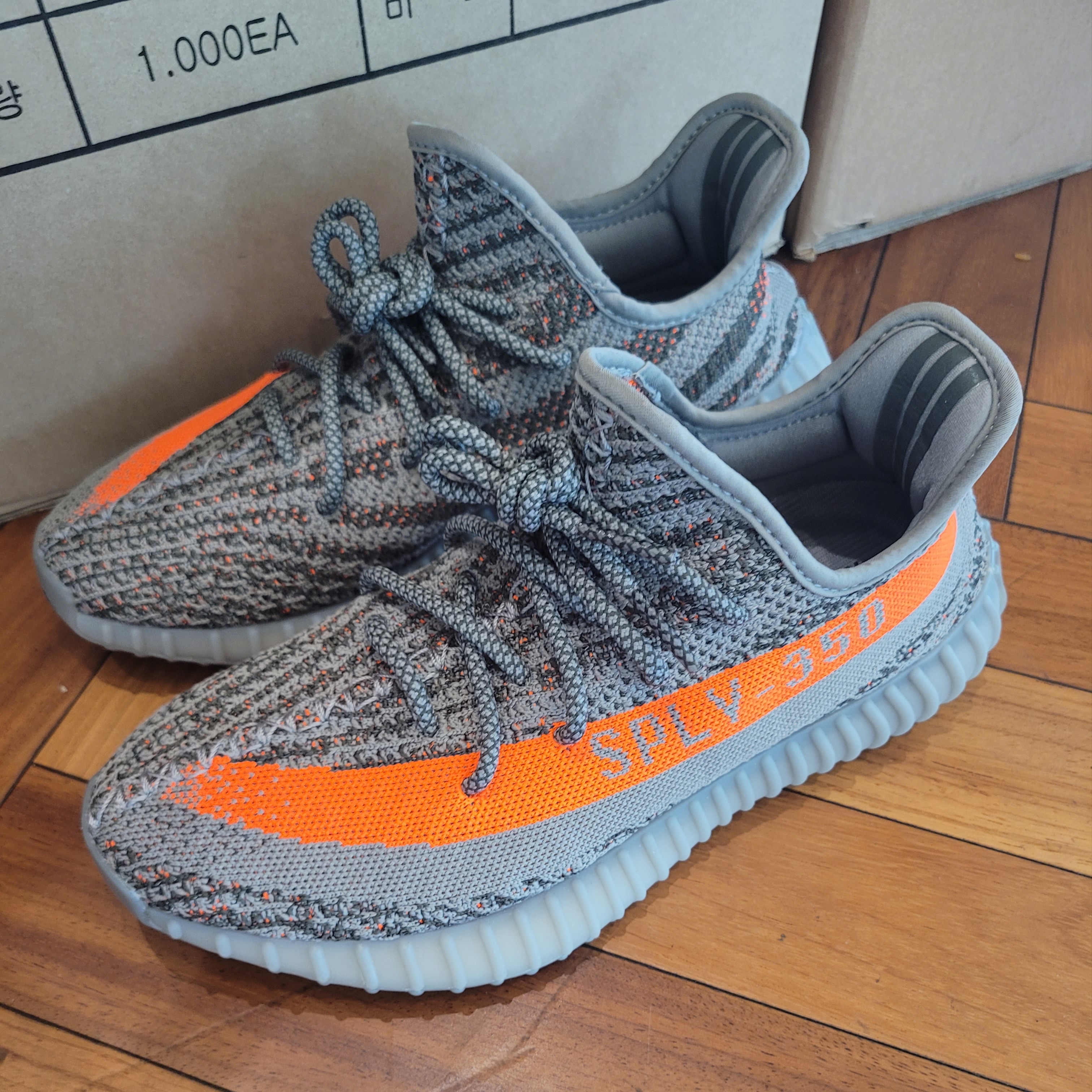 Adidas Yeezy Boost 350 V2 Beluga - Reflective 착용 스타일
