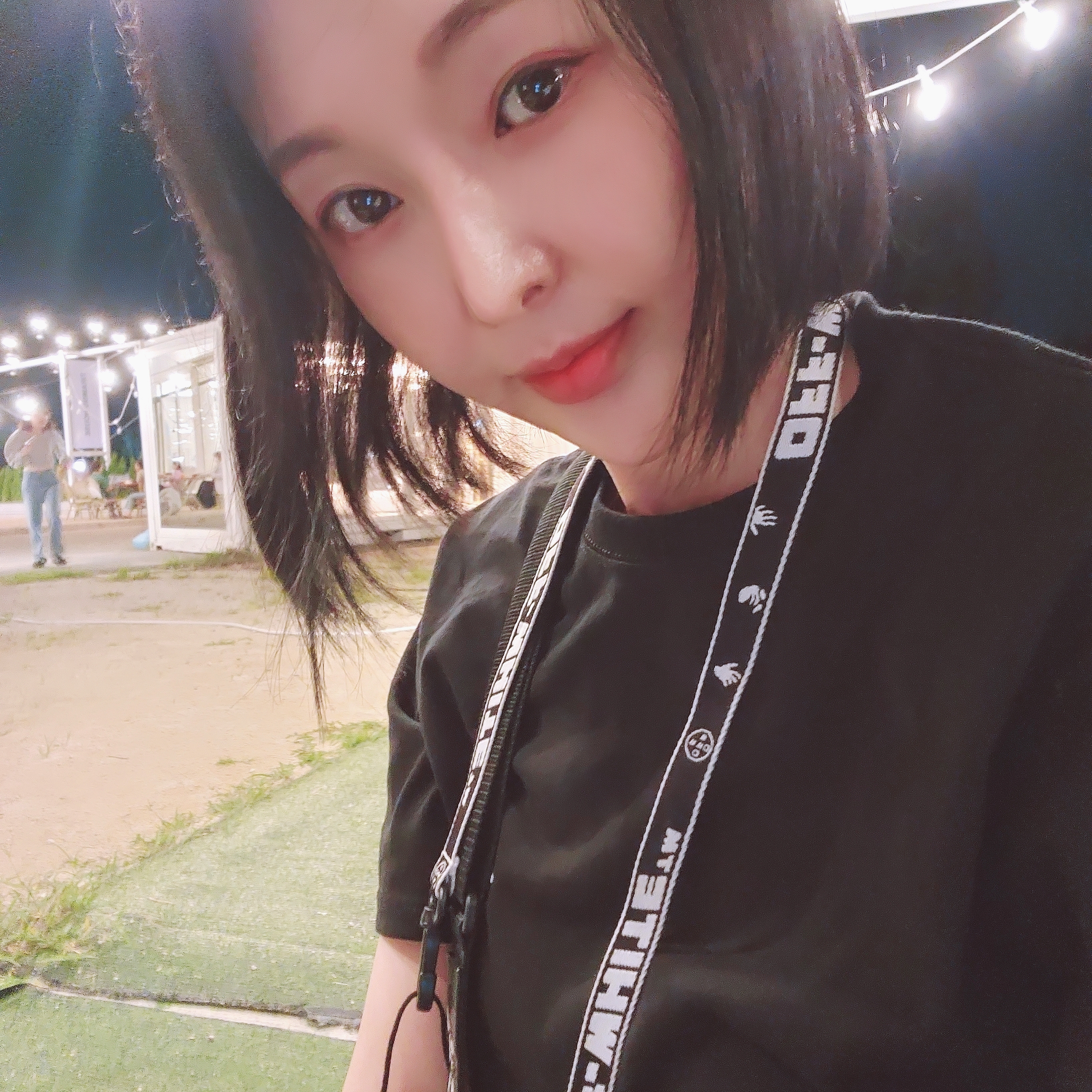 (GS) Nike Dunk High Black and White, Off-White x Amore Pacific Protection Box (Without Cosmetics) 착용 스타일 - 2