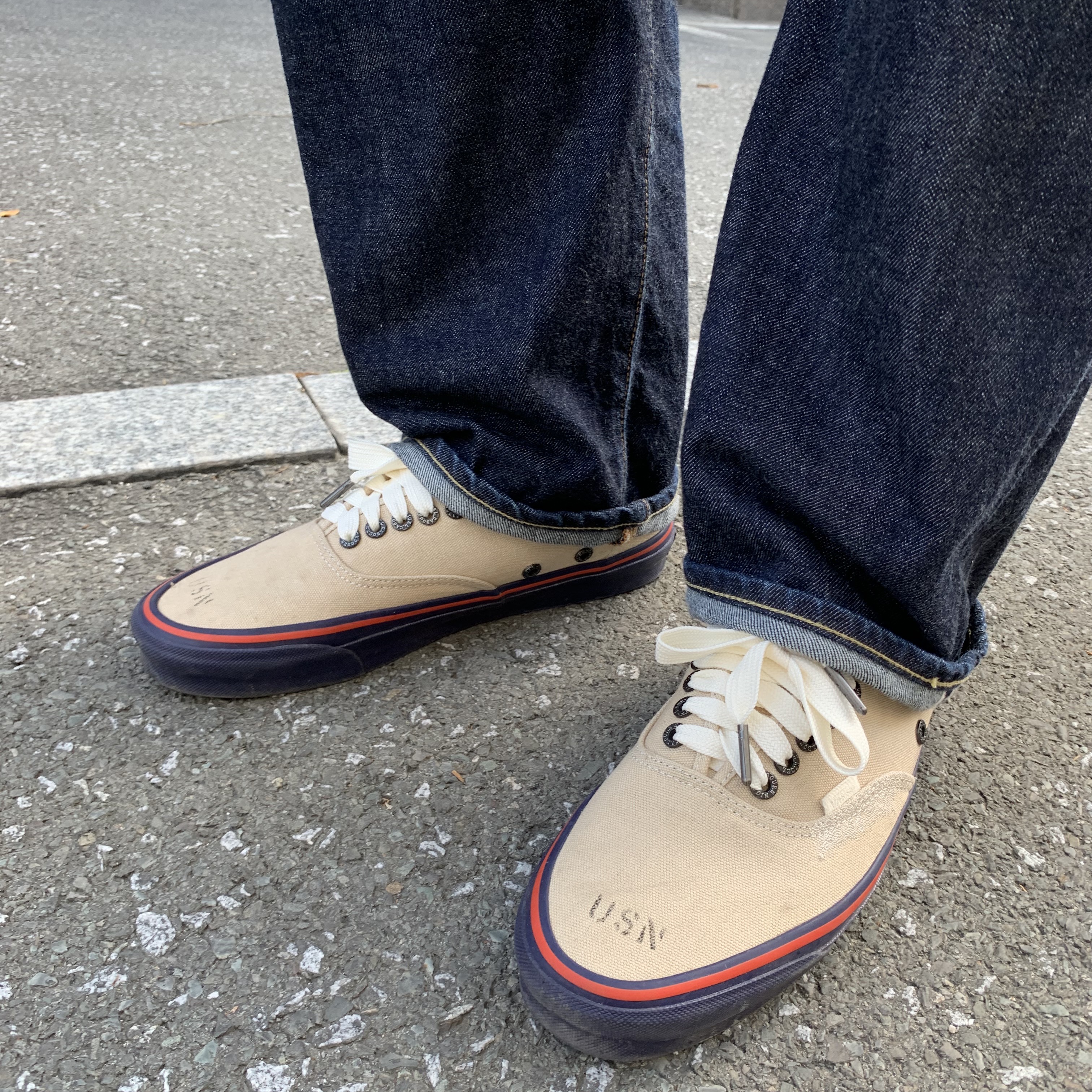 Vans Vault x Nigel Cabourn OG Authentic LX Worn White Navy 착용 스타일