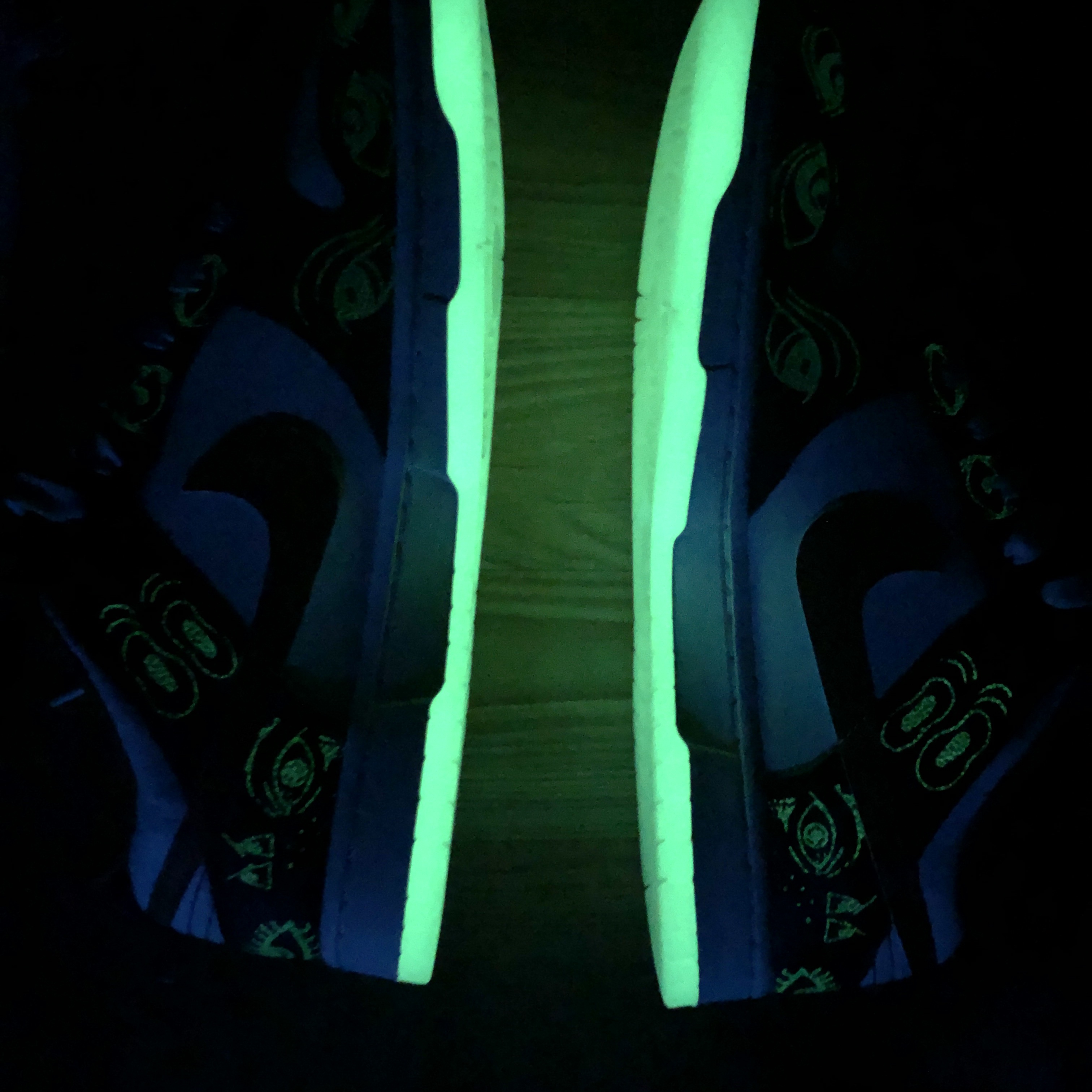 Adidas Yeezy Boost 380 Calcite Glow, Nike Dunk Low Retro PRM Halloween 착용 스타일 - 3