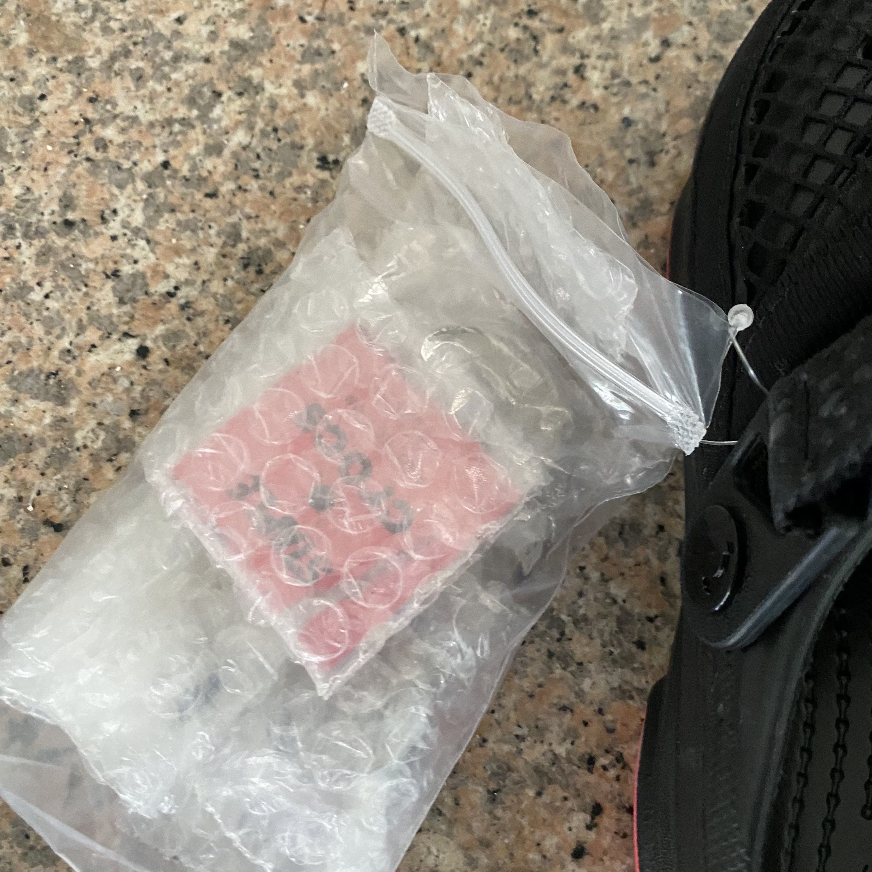Crocs x Staple Classic All Terrain Clog Black 착용 스타일 - 3