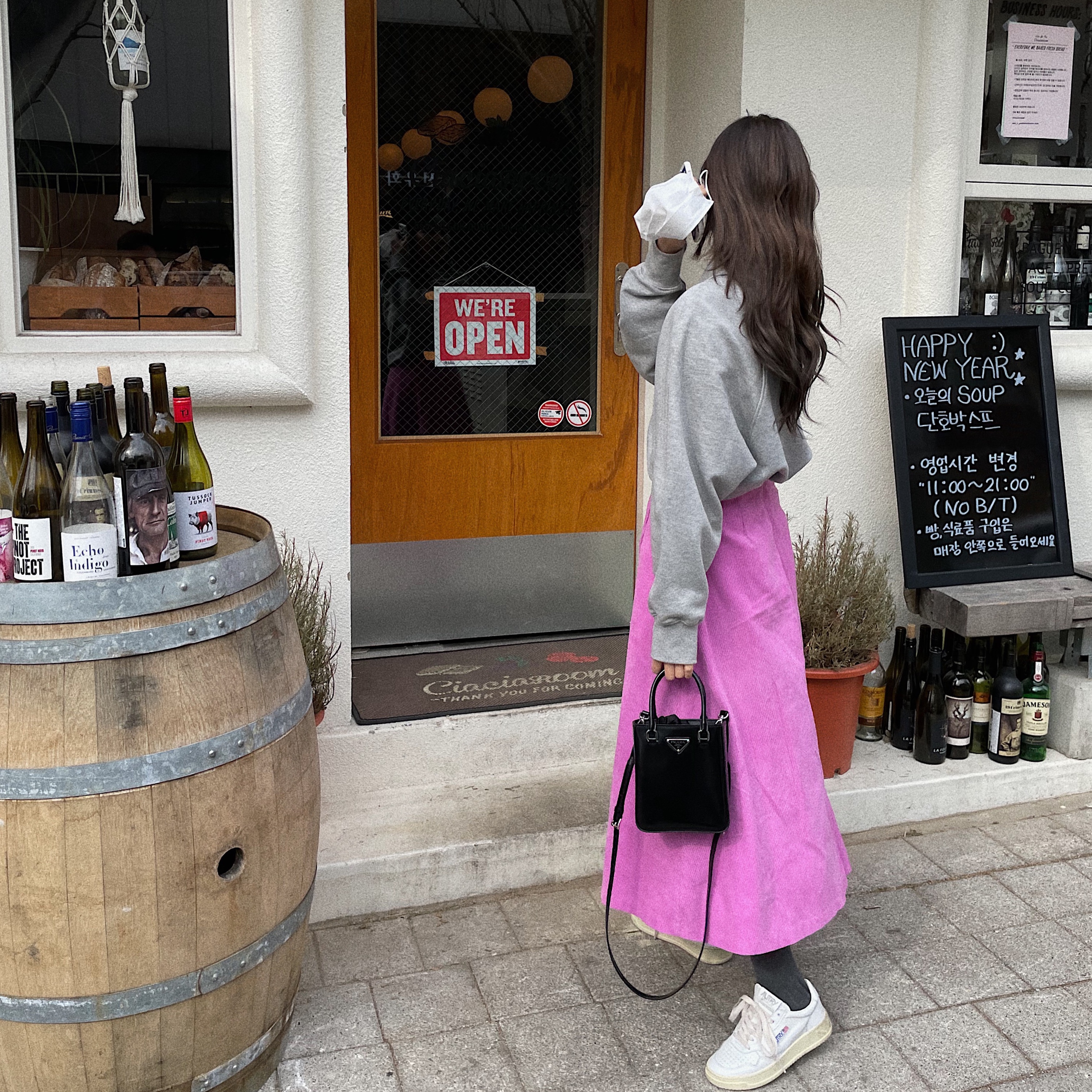 (W) Autry Medalist Low Leather Sneakers White, Prada Small Brushed Leather Tote Bag Black 착용 스타일