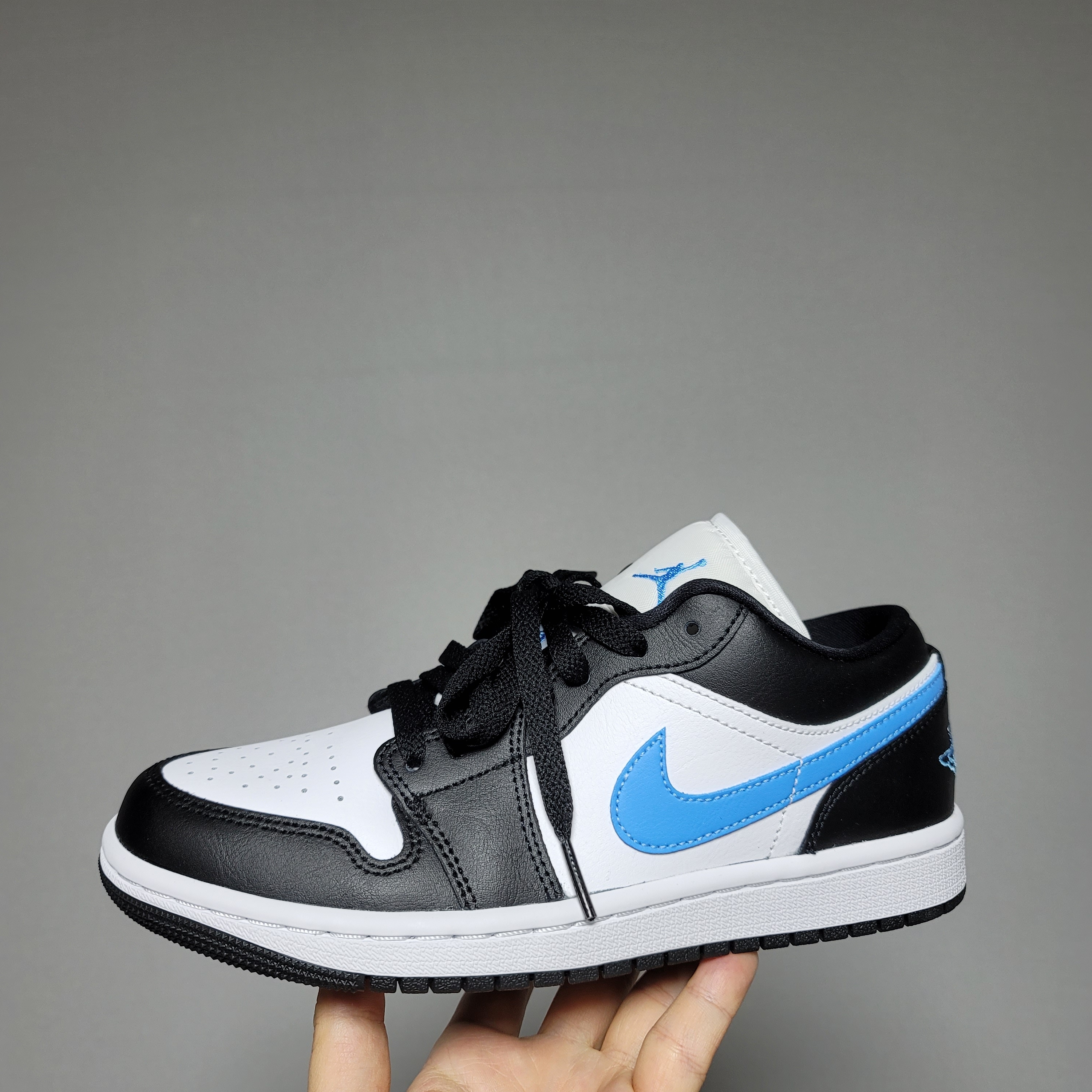 (W) Jordan 1 Low Black University Blue 착용 스타일