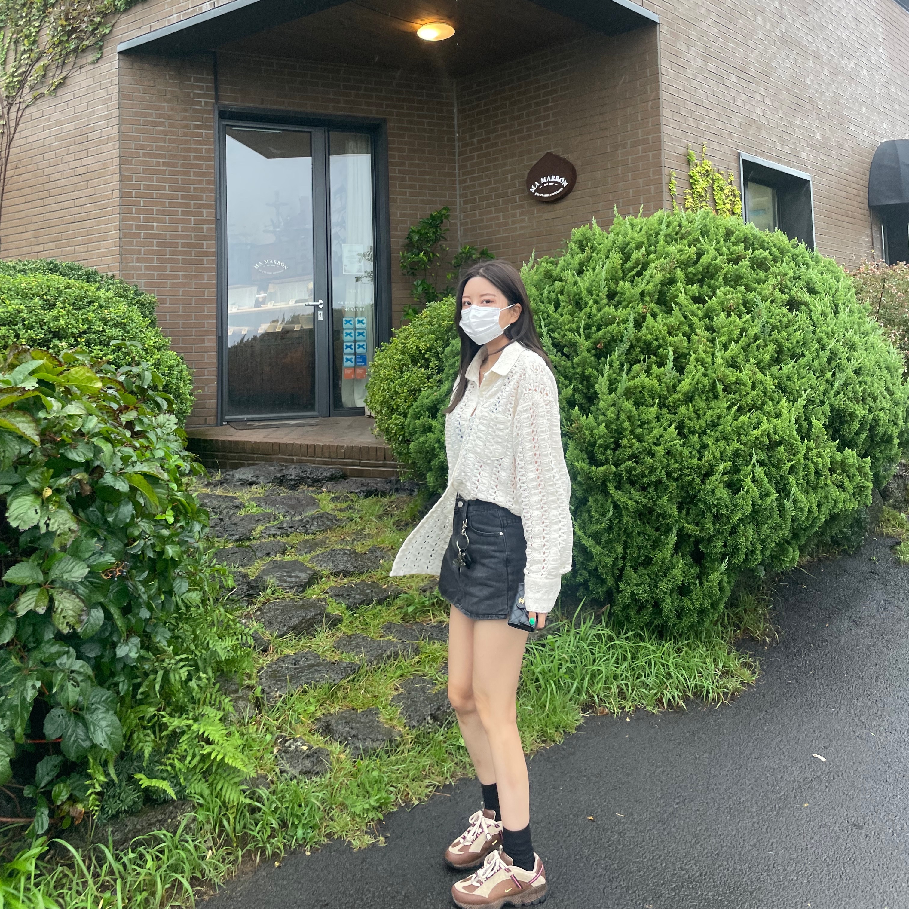 Nike x Jacquemus Air Humara LX Ale Brown and Gold 착용 스타일 - 1