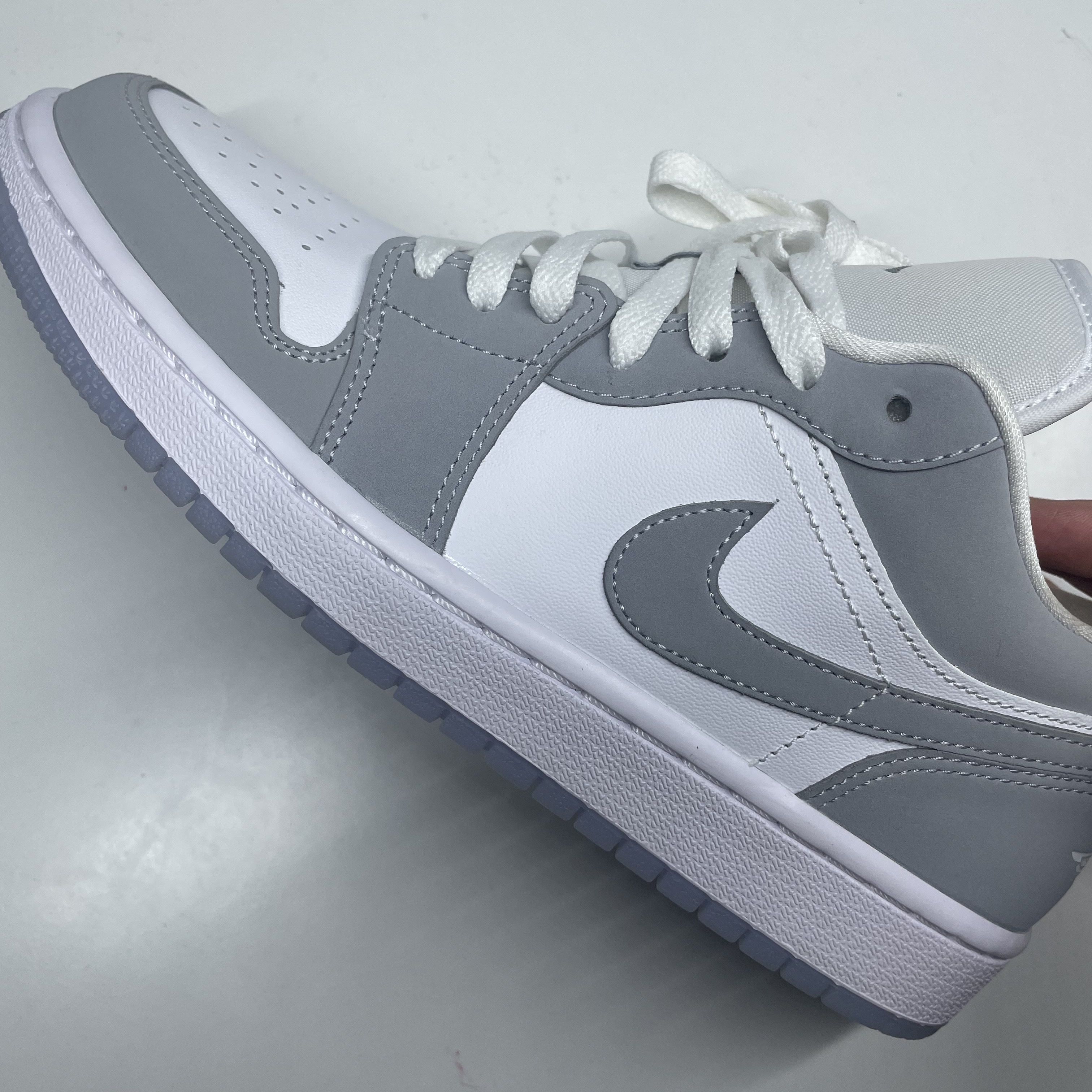(W) Jordan 1 Low White Wolf Grey 착용 스타일 - 2