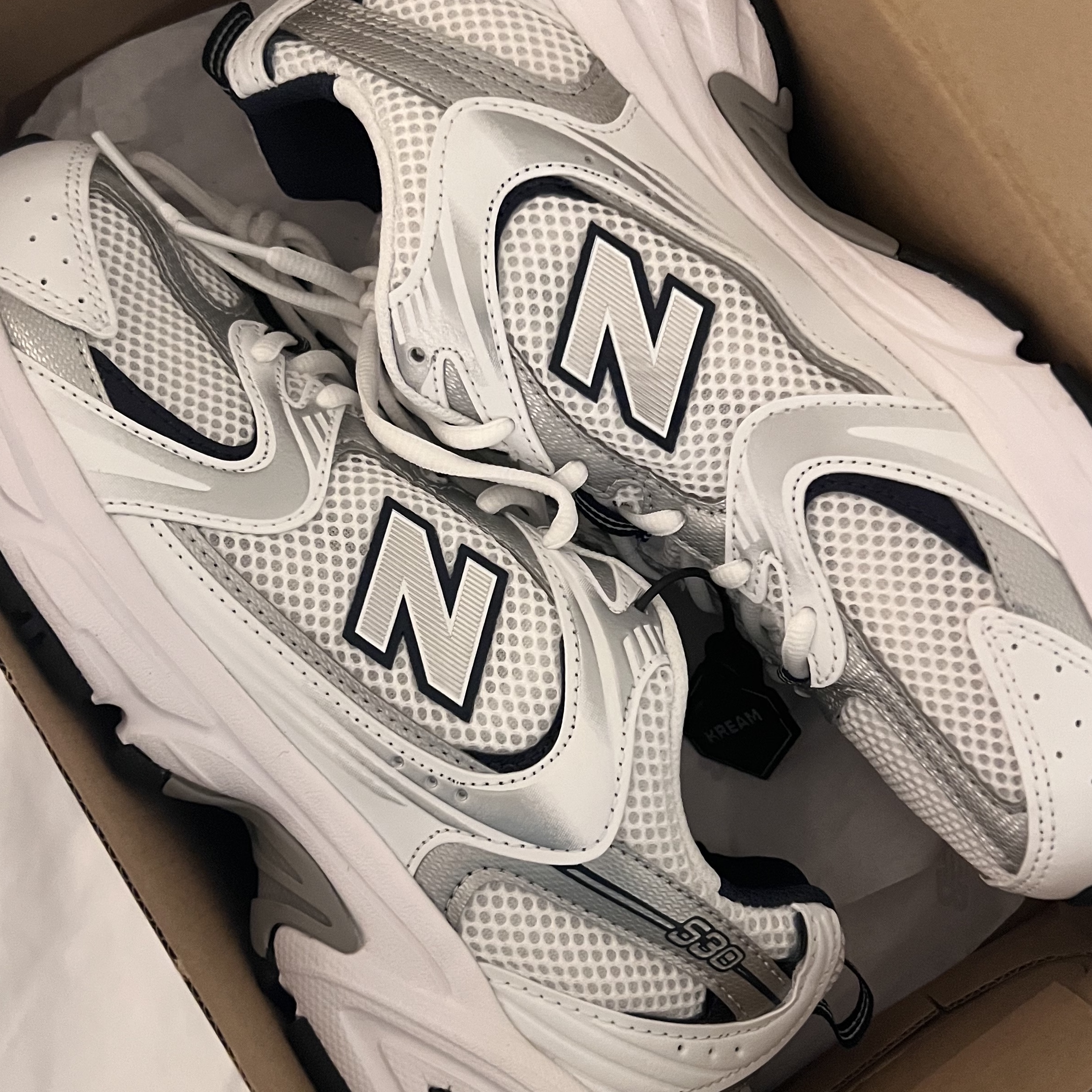 New Balance 530 White 착용 스타일
