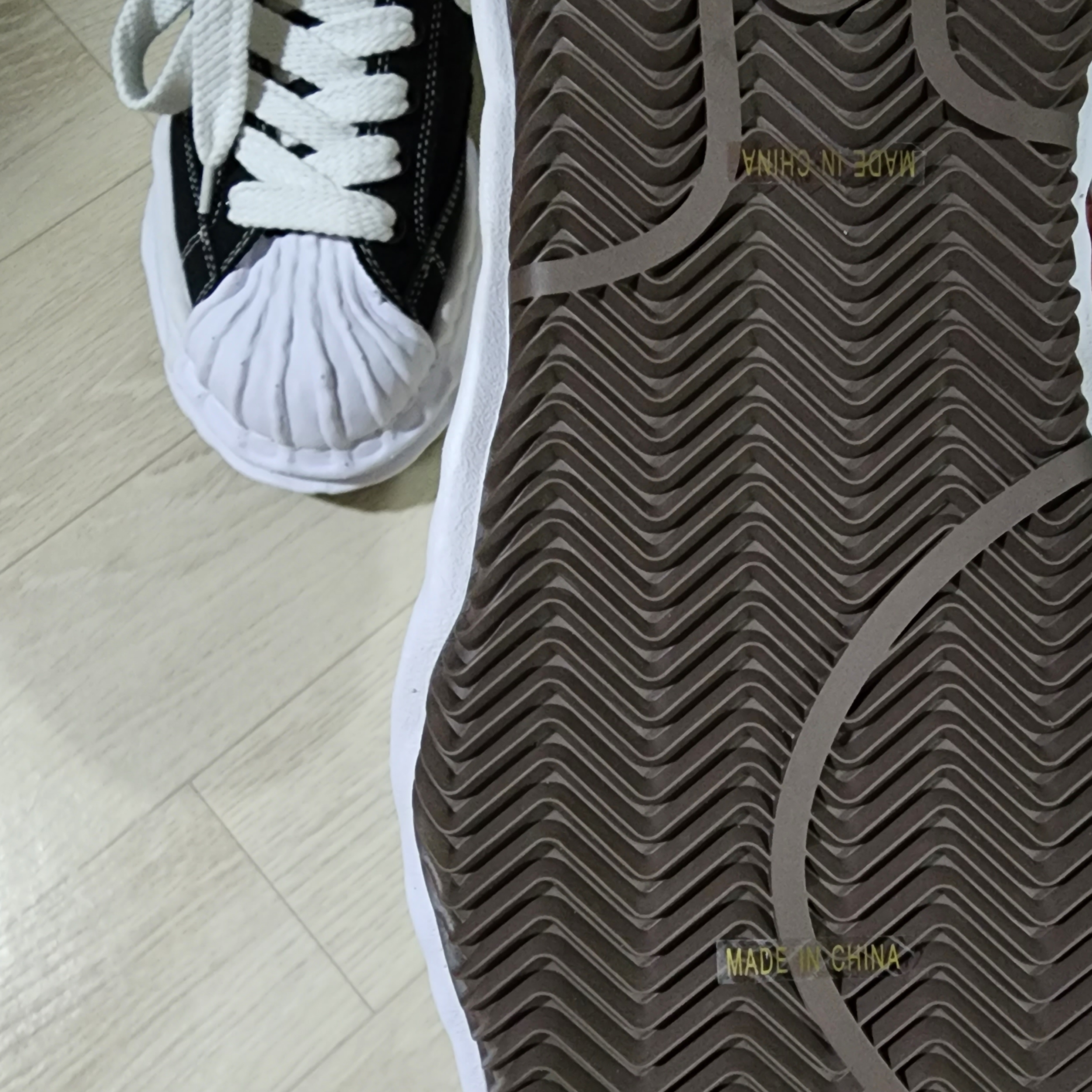 Maison Mihara Yasuhiro Blakey OG Sole Canvas Low-top Sneakers Black White 착용 스타일