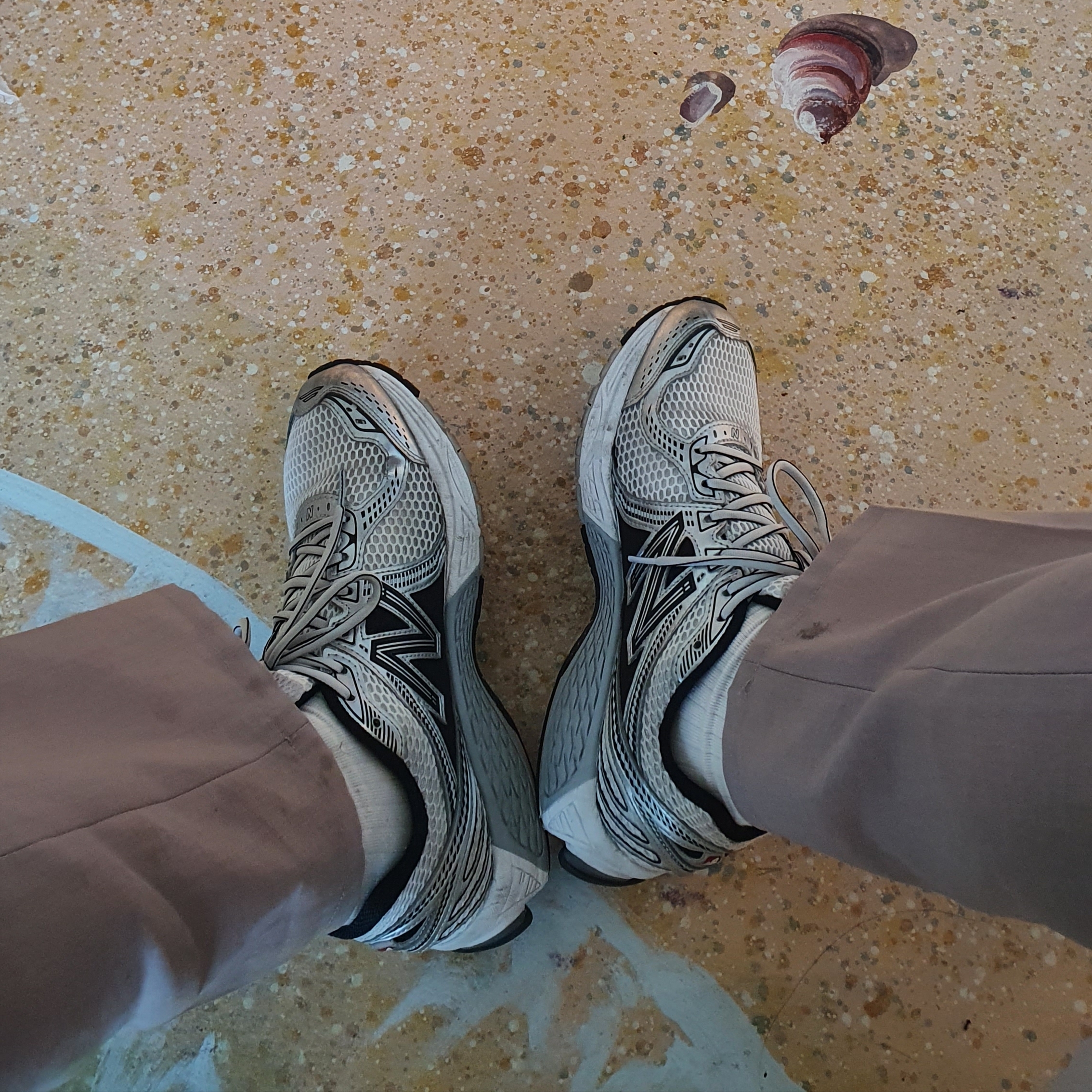 New Balance 860v2 White Black 착용 스타일