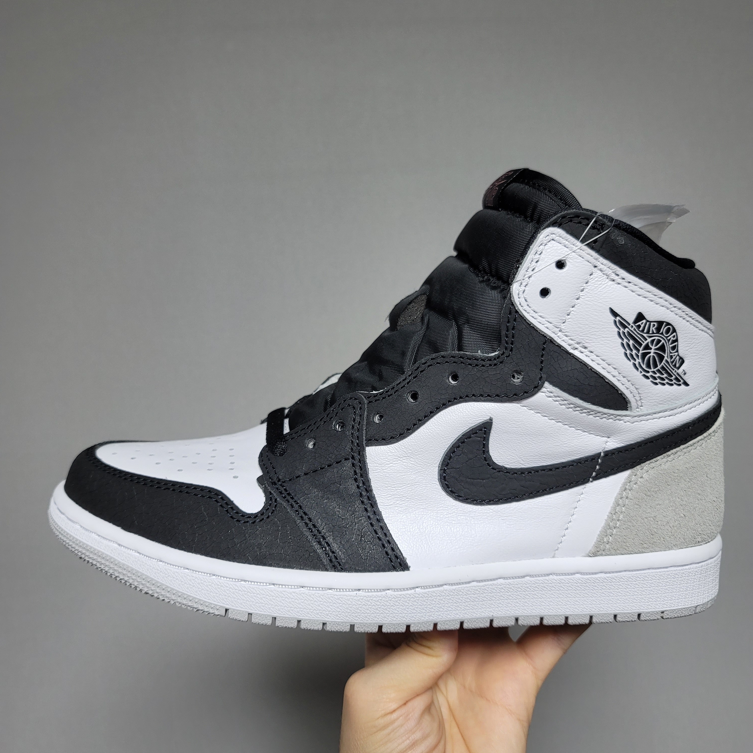 Jordan 1 Retro High OG Bleached Coral 착용 스타일