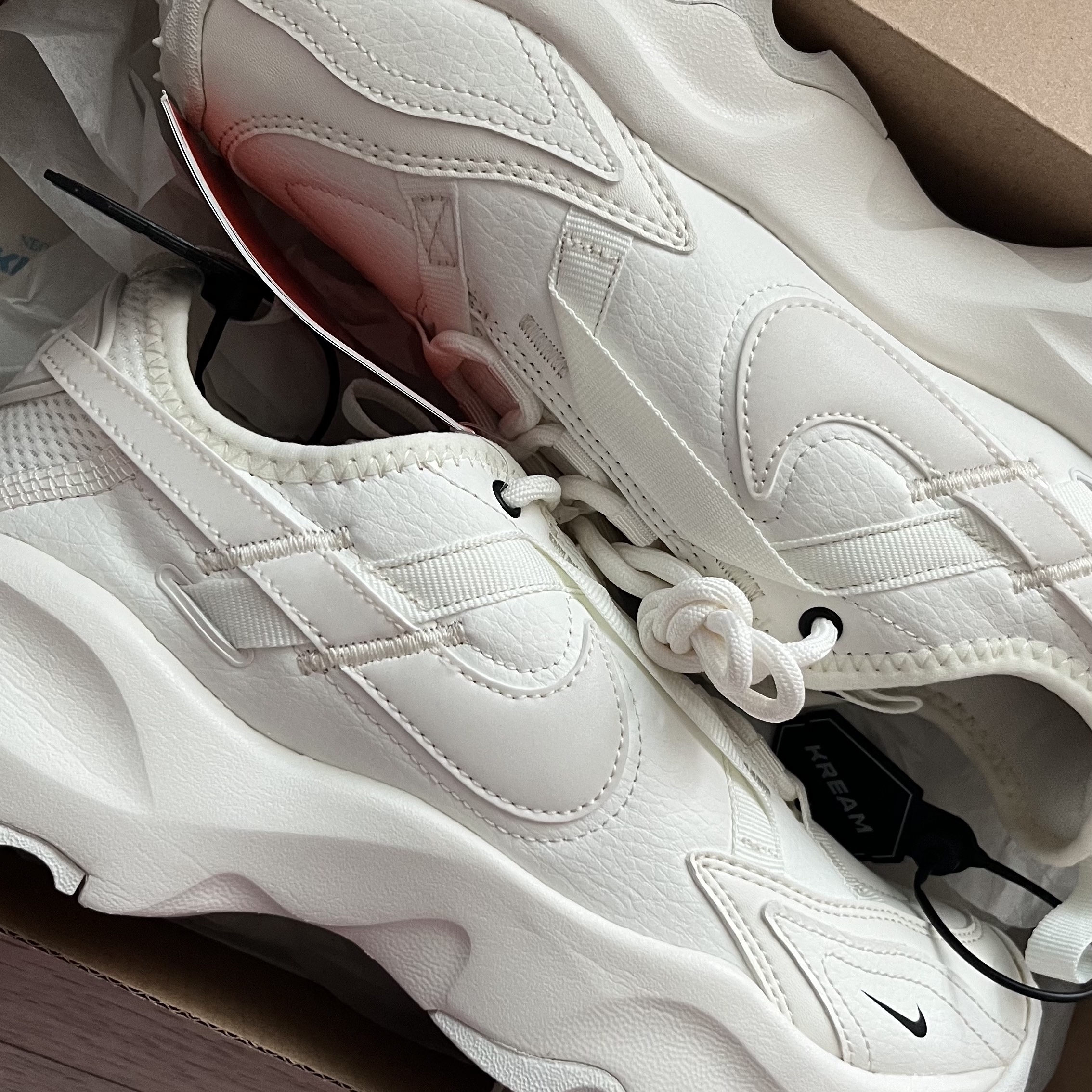 (W) Nike TC 7900 Summit White 착용 스타일 - 1
