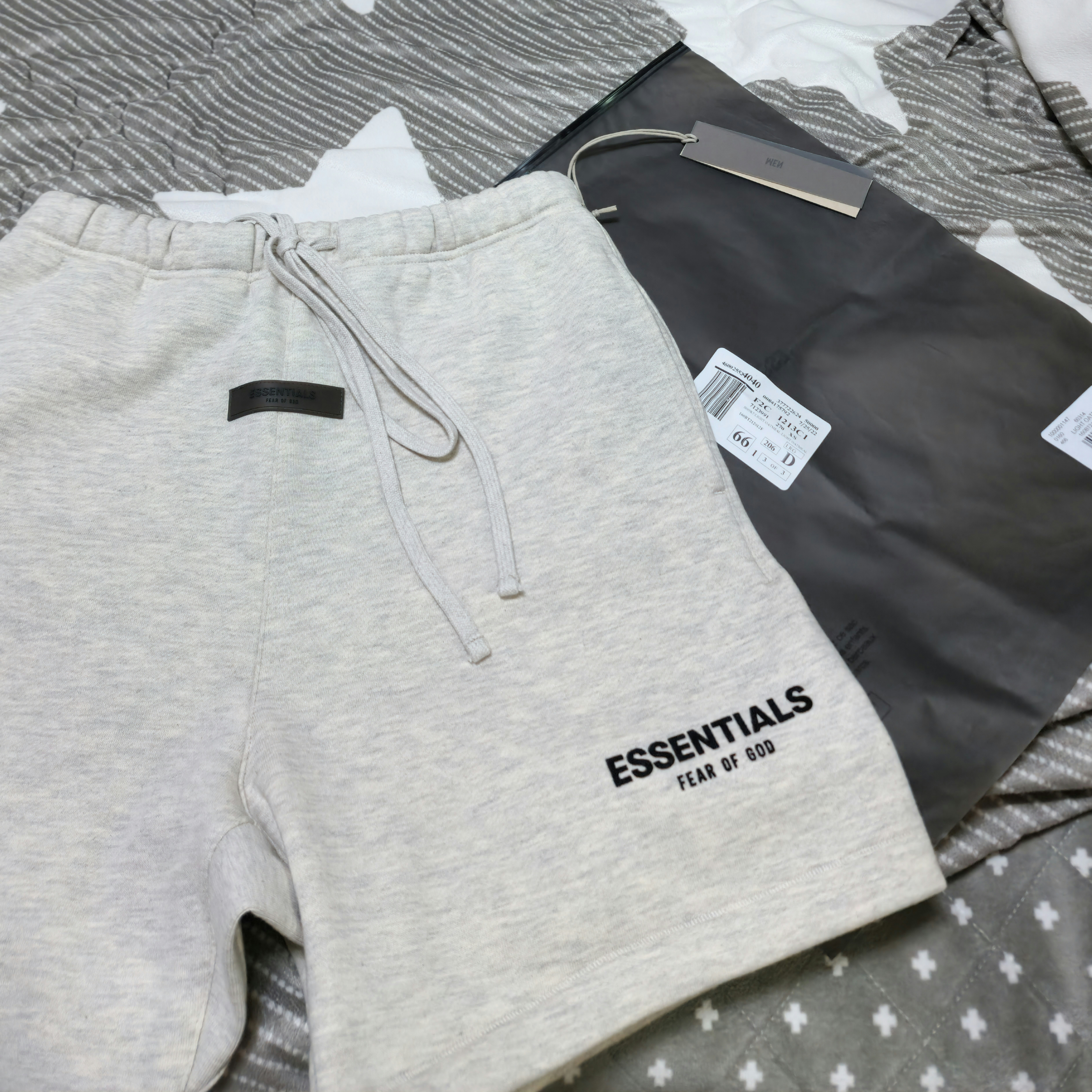 Essentials The Core Collection Sweatshorts Light Oatmeal 착용 스타일 - 1