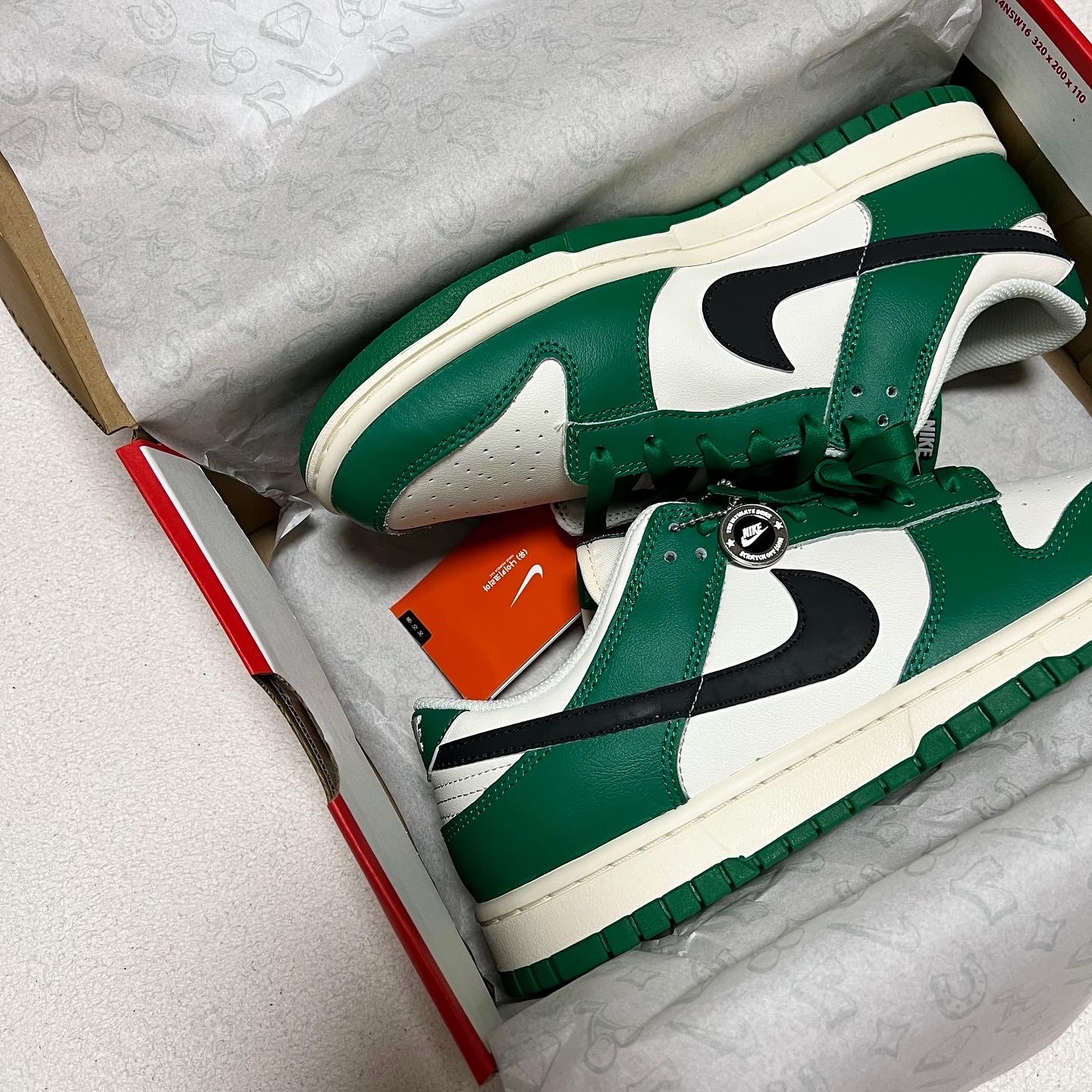 Nike Dunk Low Retro SE Jackpot Malachite 착용 스타일 - 3