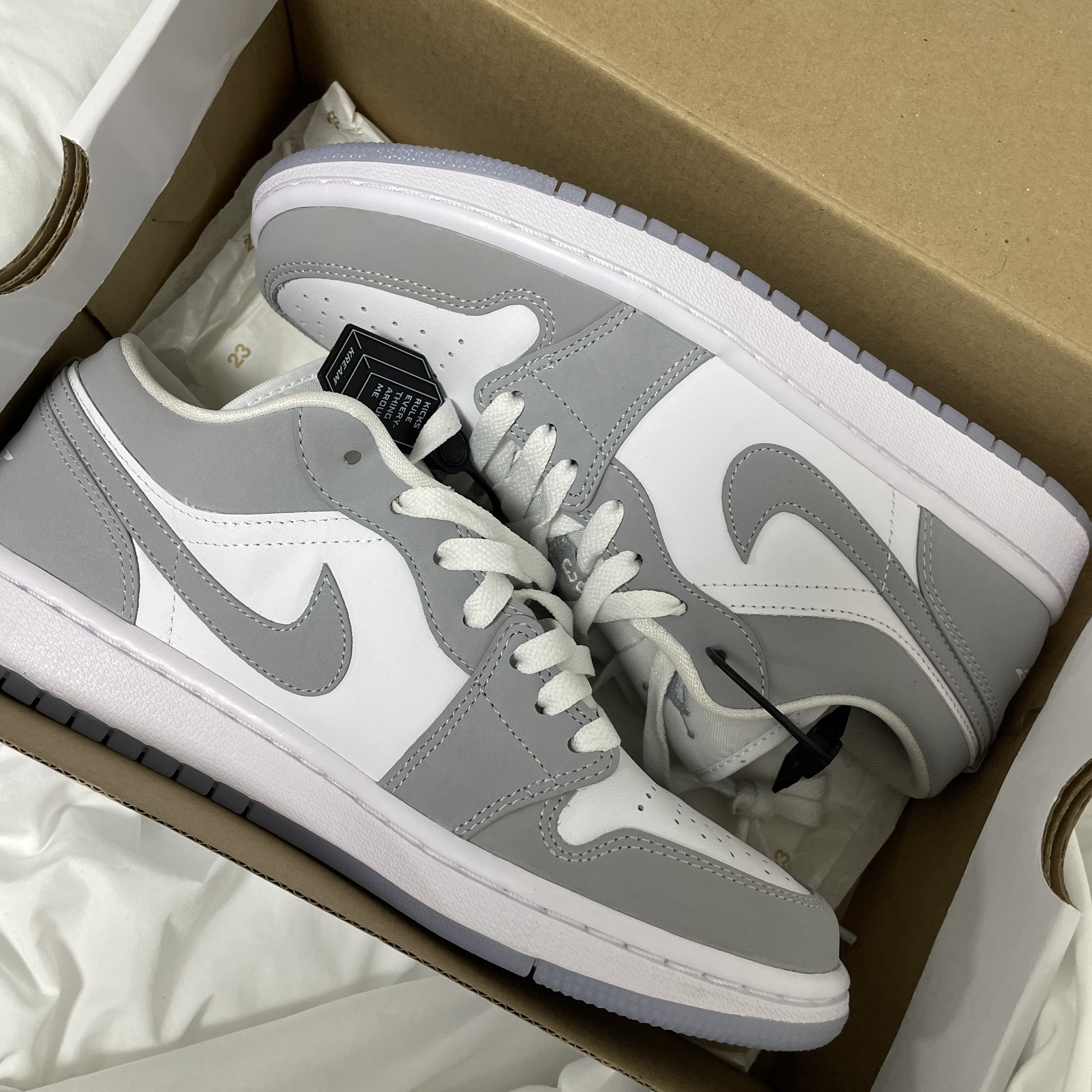 (W) Jordan 1 Low White Wolf Grey 착용 스타일 - 1