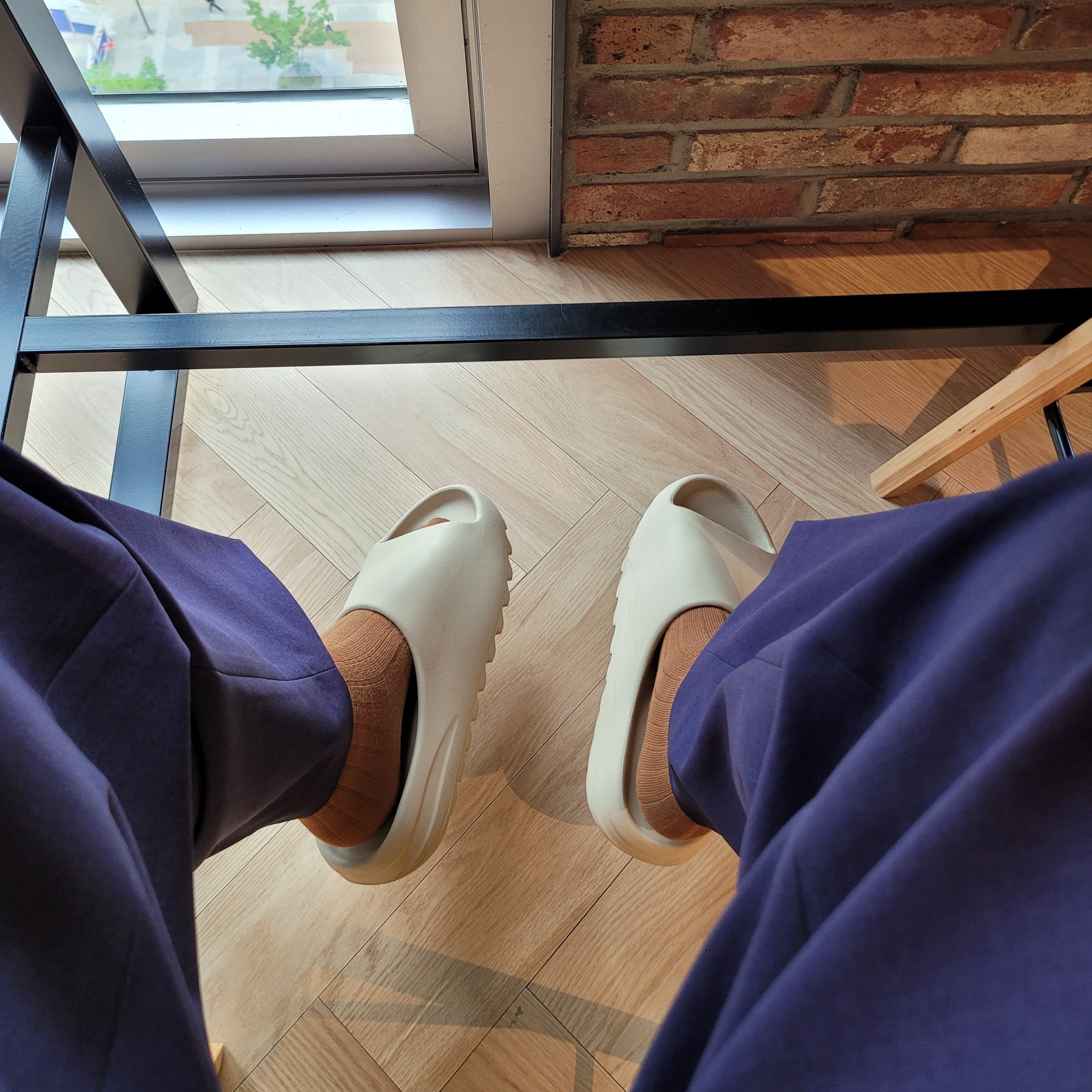 Adidas Yeezy Slide Bone 2022/2023 착용 스타일