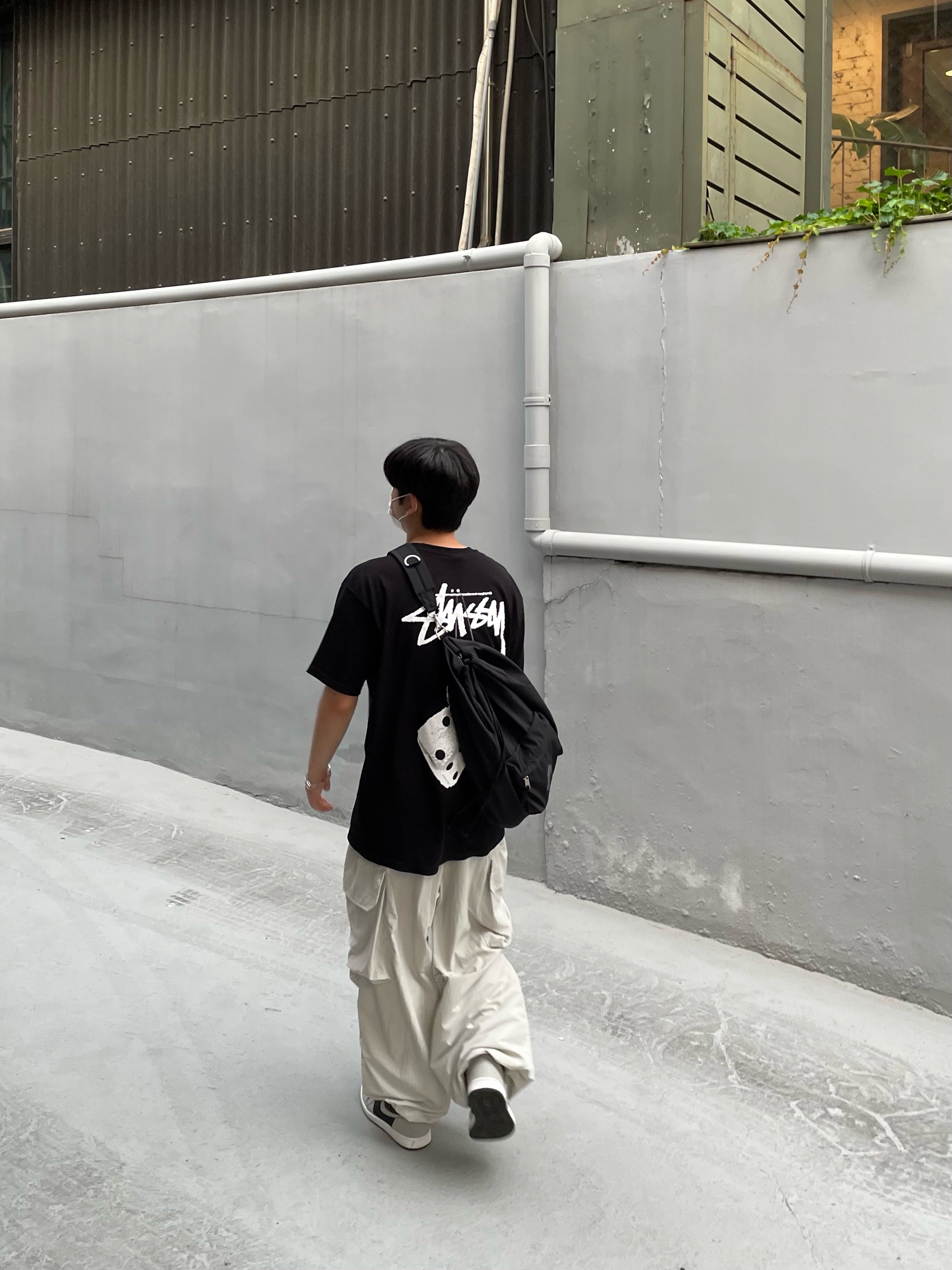 Stussy Fuzzy Dice T-Shirt Black, Jordan 1 Retro High OG Shadow 2.0 착용 스타일 - 2