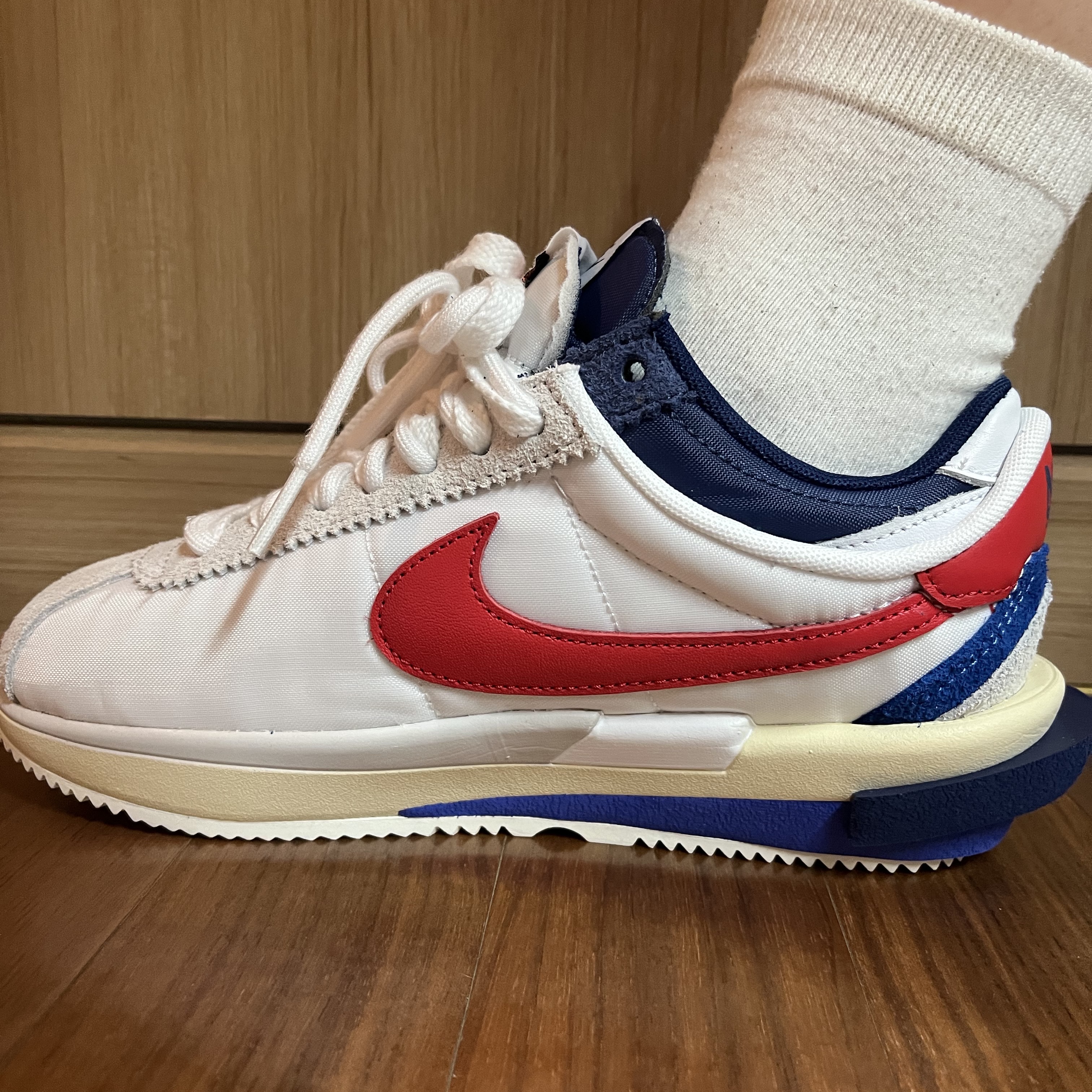 Nike x Sacai Zoom Cortez SP White and University Red 착용 스타일