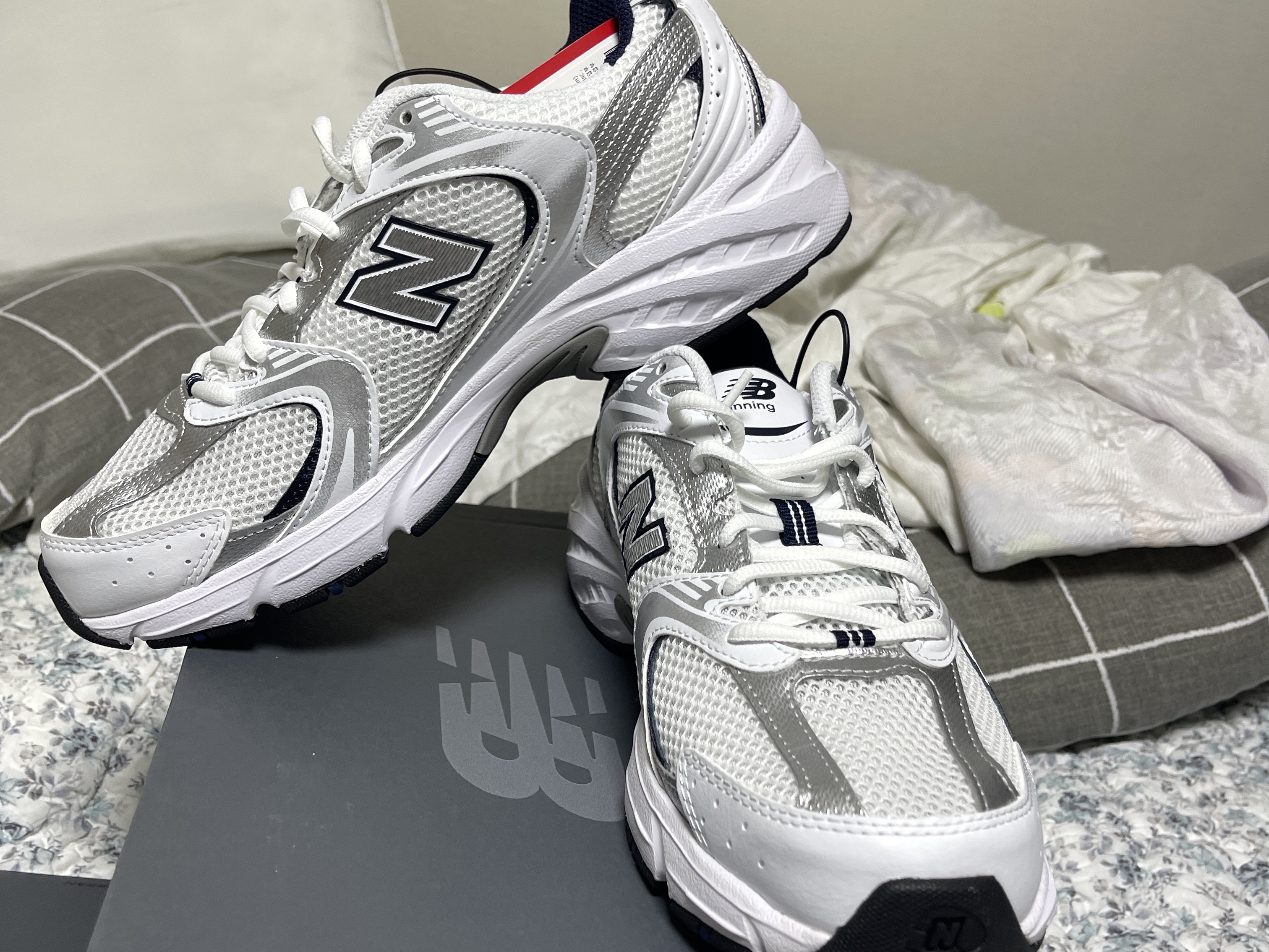 New Balance 530 White 착용 스타일
