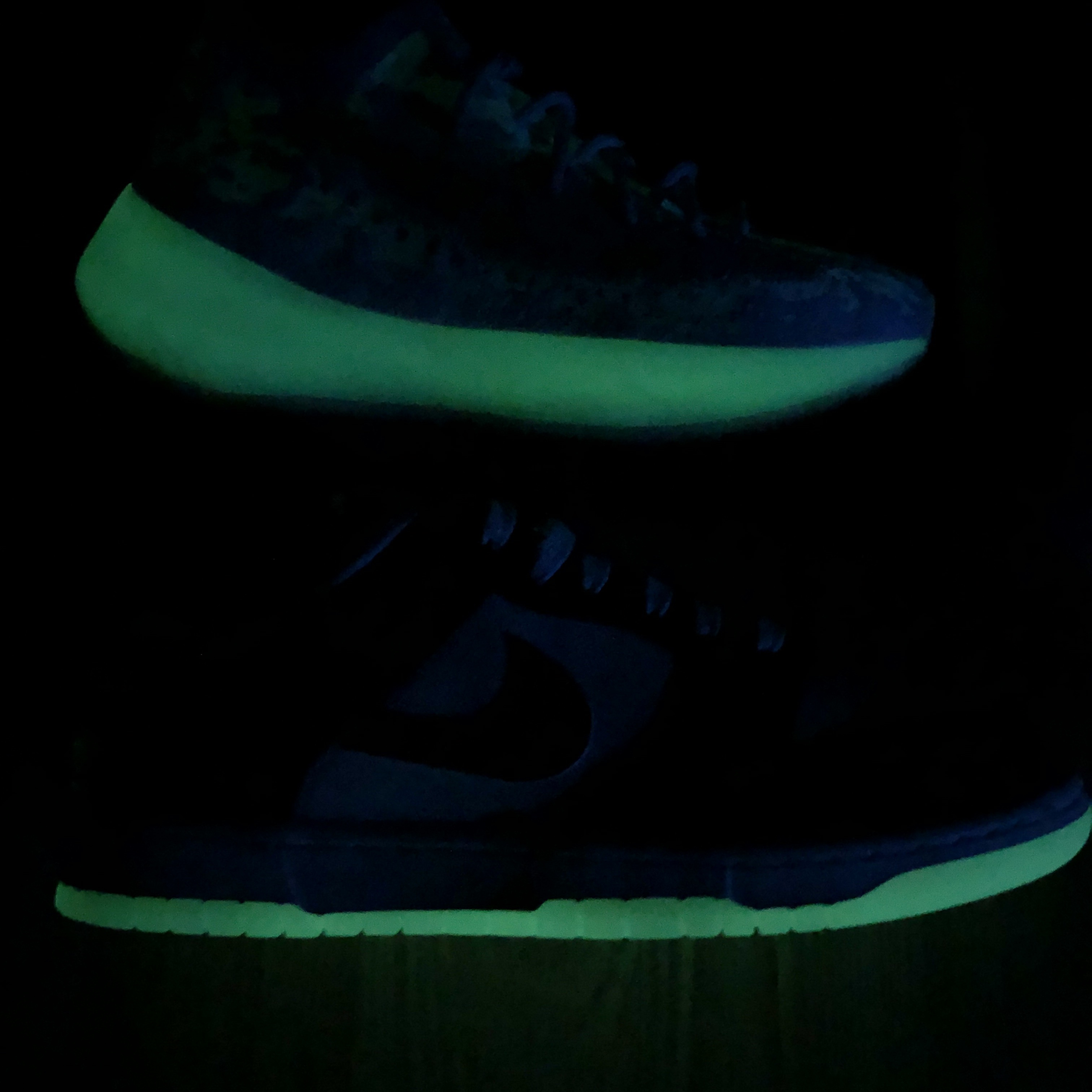 Adidas Yeezy Boost 380 Calcite Glow, Nike Dunk Low Retro PRM Halloween 착용 스타일 - 5