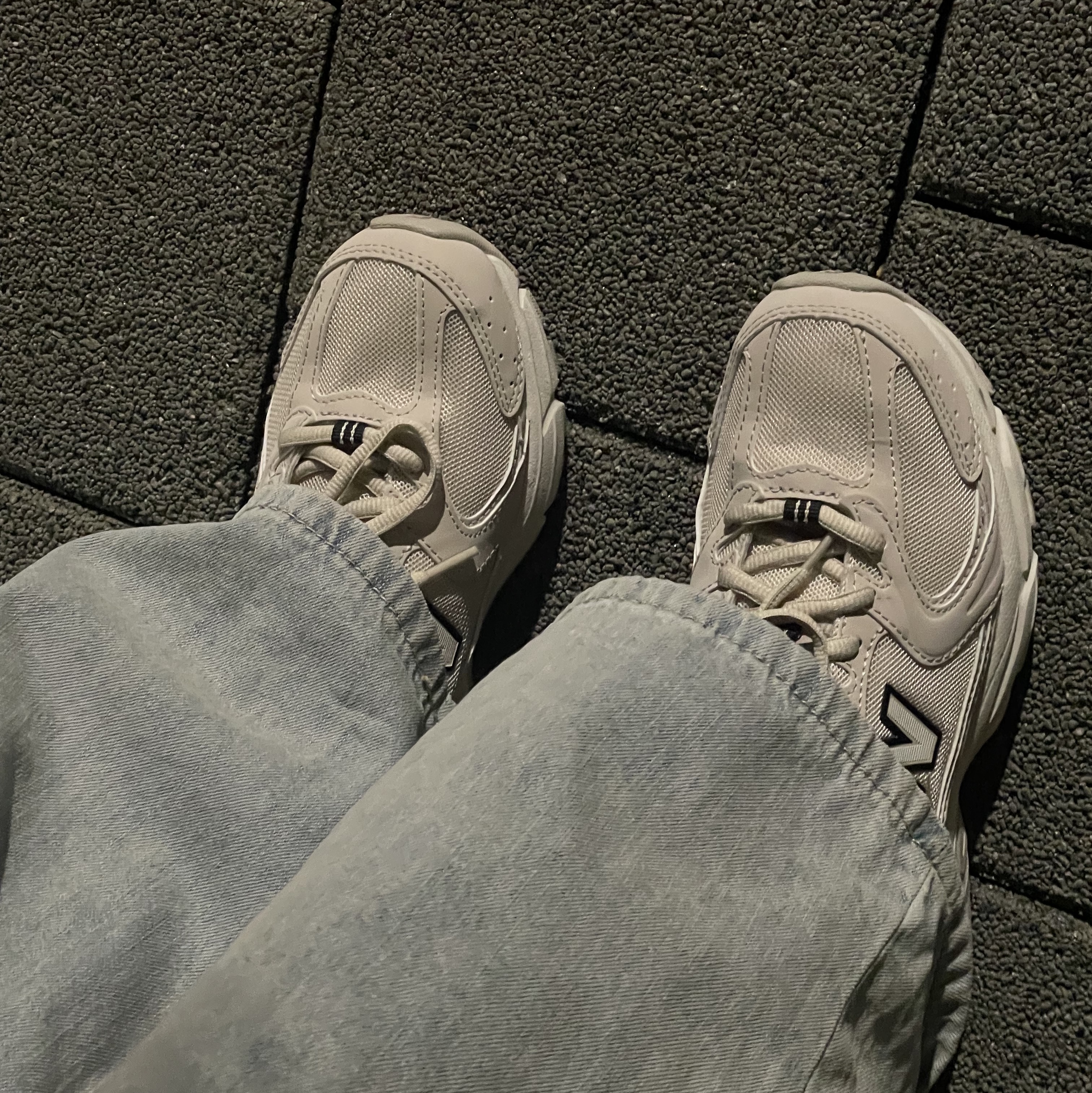New Balance 530 Ivory 착용 스타일