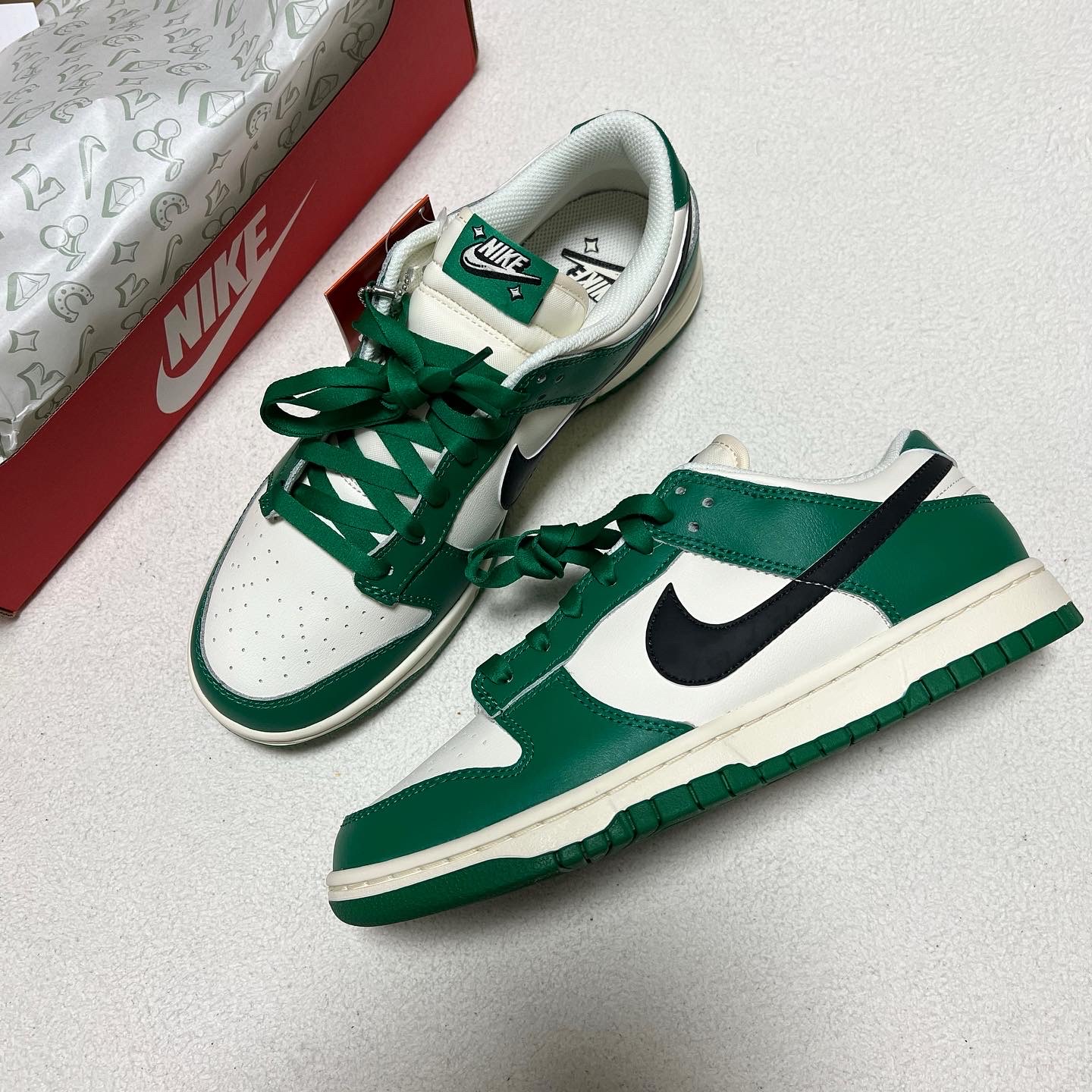 Nike Dunk Low Retro SE Jackpot Malachite 착용 스타일 - 2
