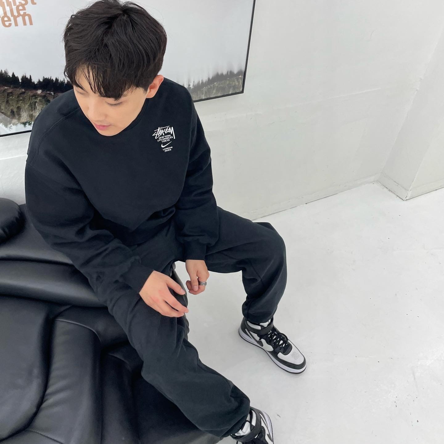 Nike x Stussy Air Force 1 '07 Mid SP Black and Light Bone, Nike x Stussy NRG ZR Fleece Crewneck Black - US/EU 착용 스타일 - 2