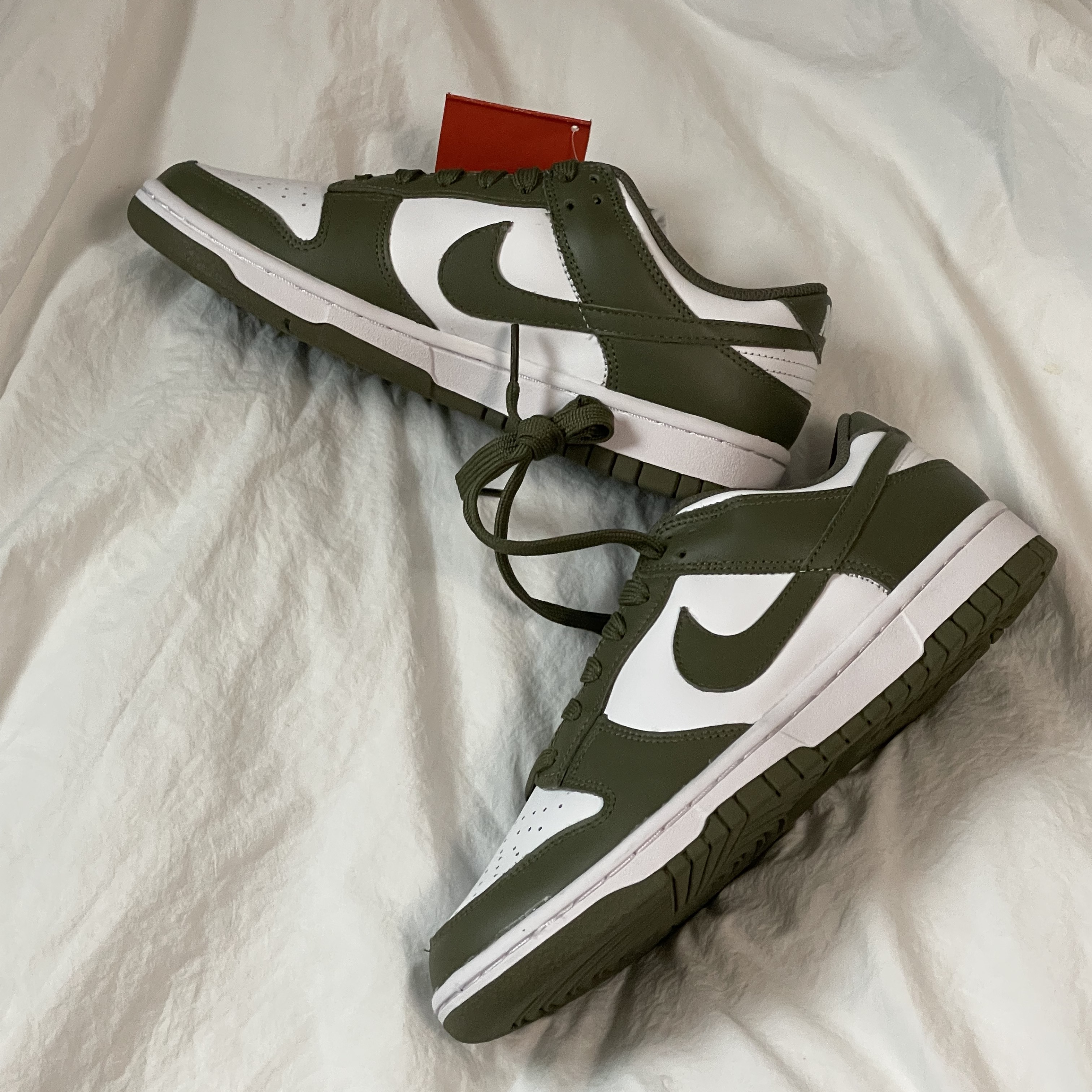 (W) Nike Dunk Low Medium Olive 착용 스타일 - 2